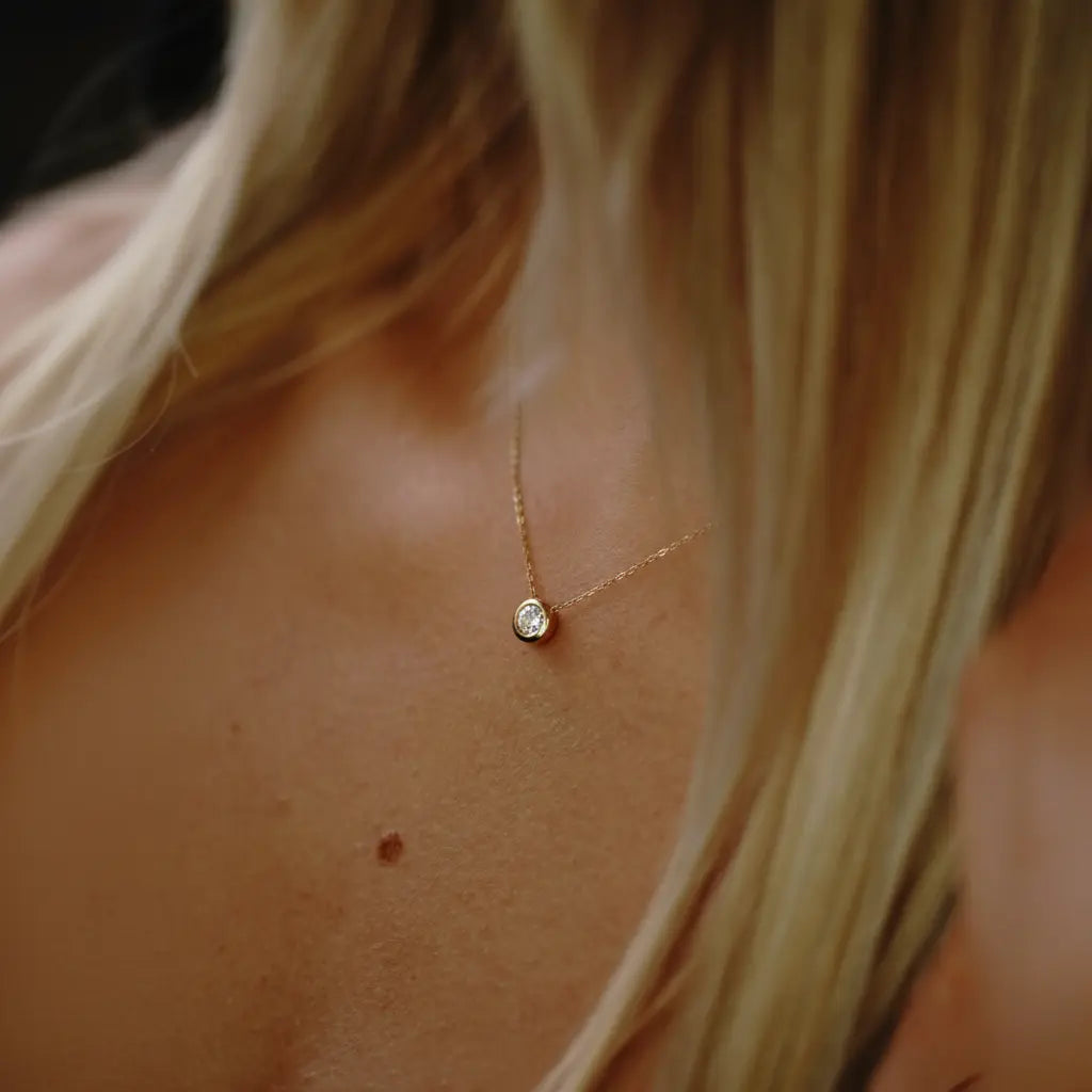 Solina – 375er Echtgoldkette mit rundem Zirkonia-Anhänger Suzan Gold