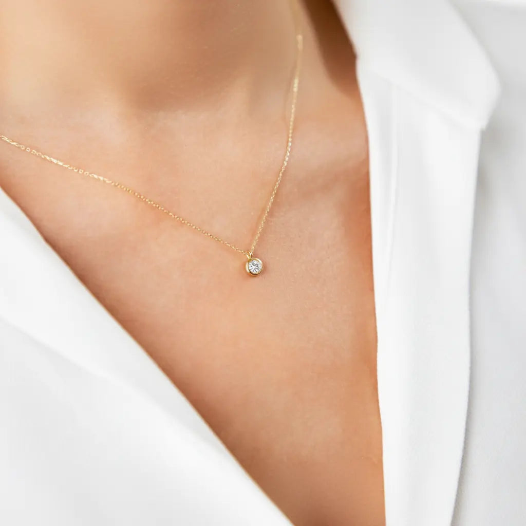 Solina – 375er Echtgoldkette mit rundem Zirkonia-Anhänger Suzan Gold