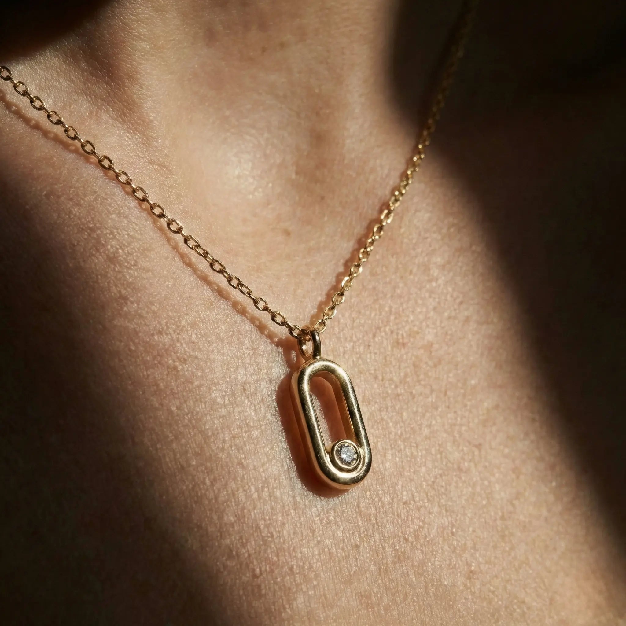 LineaLink – 375 Echtgold Kette mit Oval - Anhänger - Suzan GoldHalskette