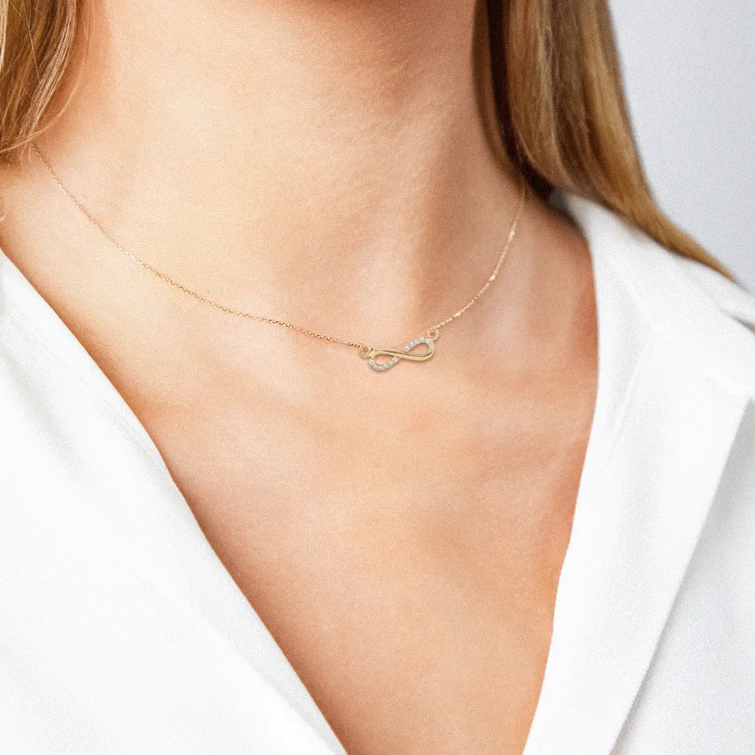 Eterna – 375er Echtgoldkette mit Infinity-Anhänger & Zirkonia Suzan Gold