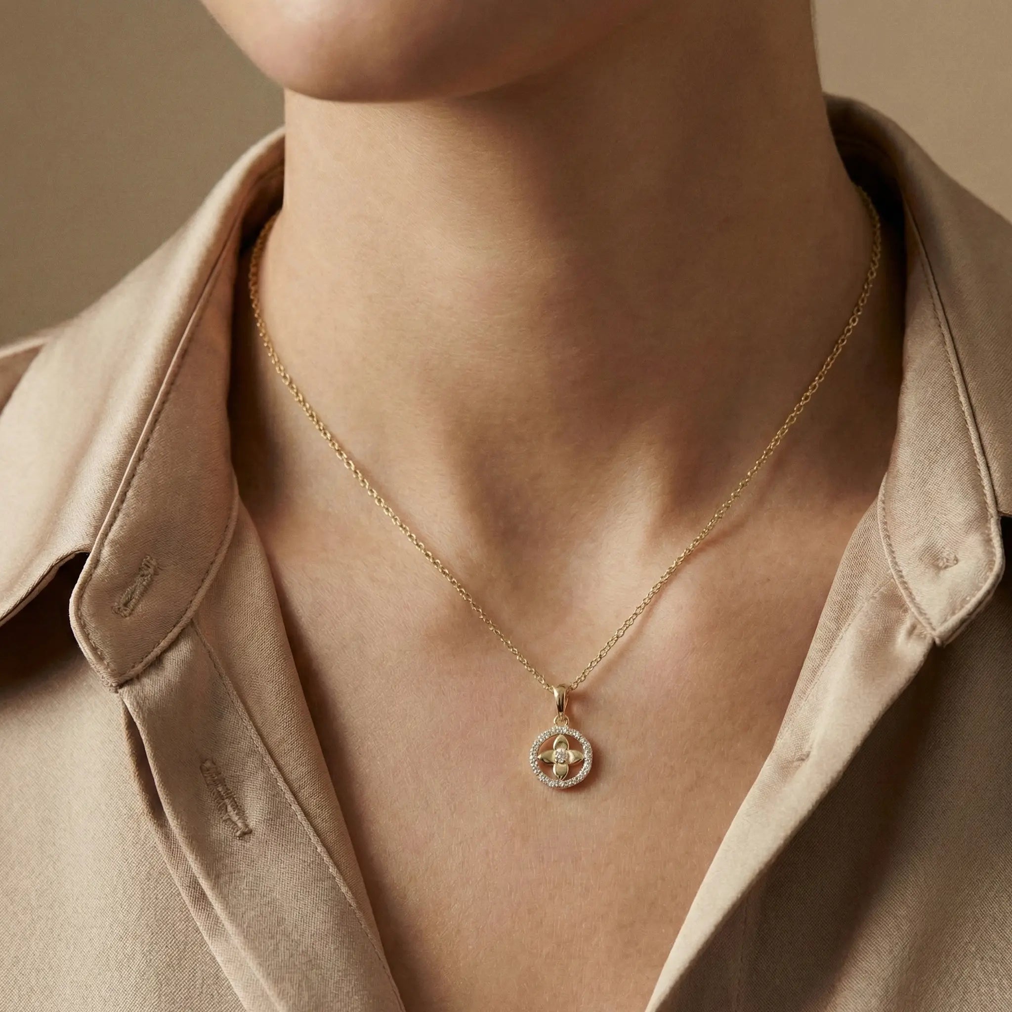 Cloverion Halo – 375 Echtgold Halskette mit Kleeblatt & Zirkonia-Rahmen Suzan Gold