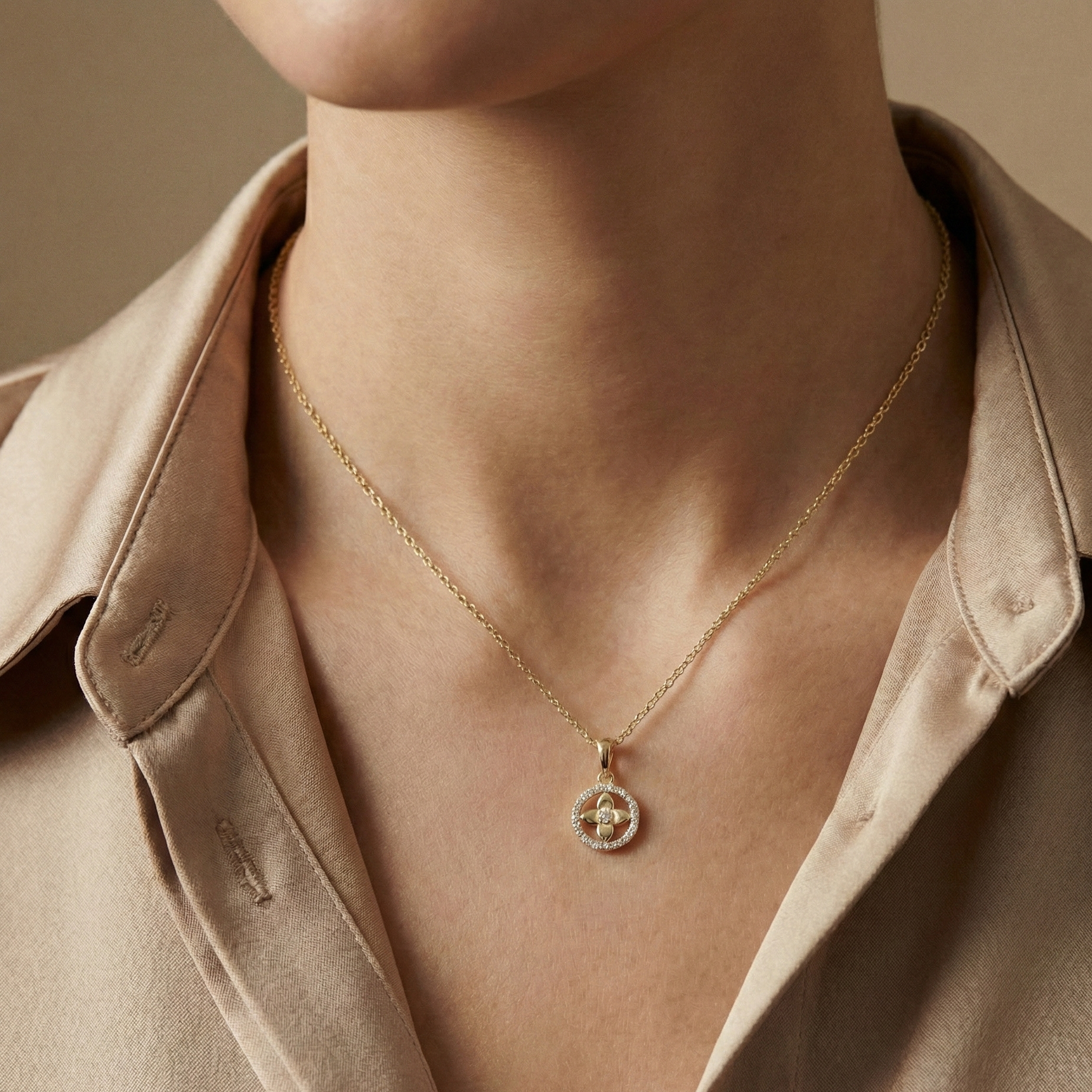 Cloverion Halo – 375 Echtgold Halskette mit Kleeblatt & Zirkonia-Rahmen