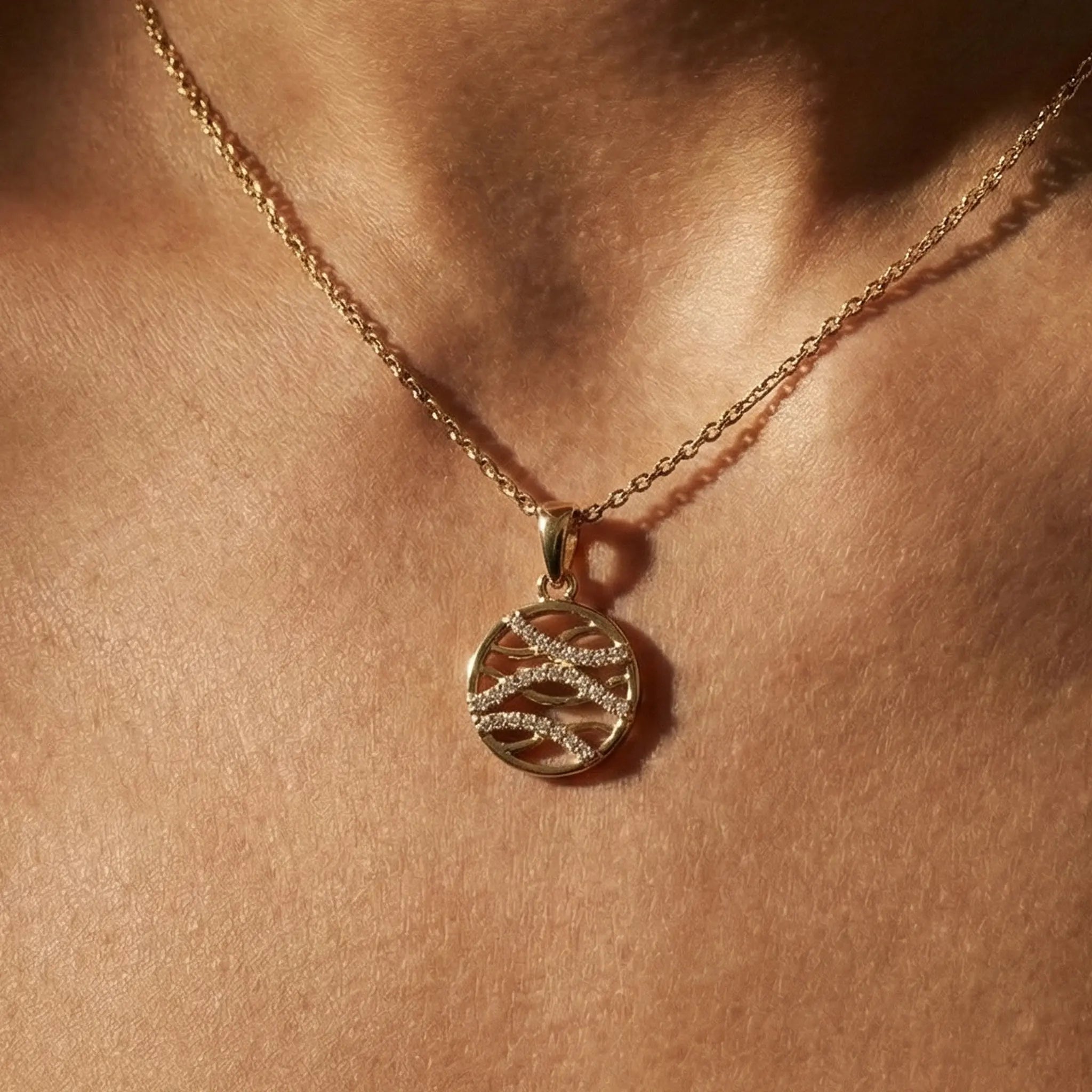 Veliora Weave – 375 Echtgold Halskette mit rundem Zirkonia - Ornament - Suzan GoldHalskette