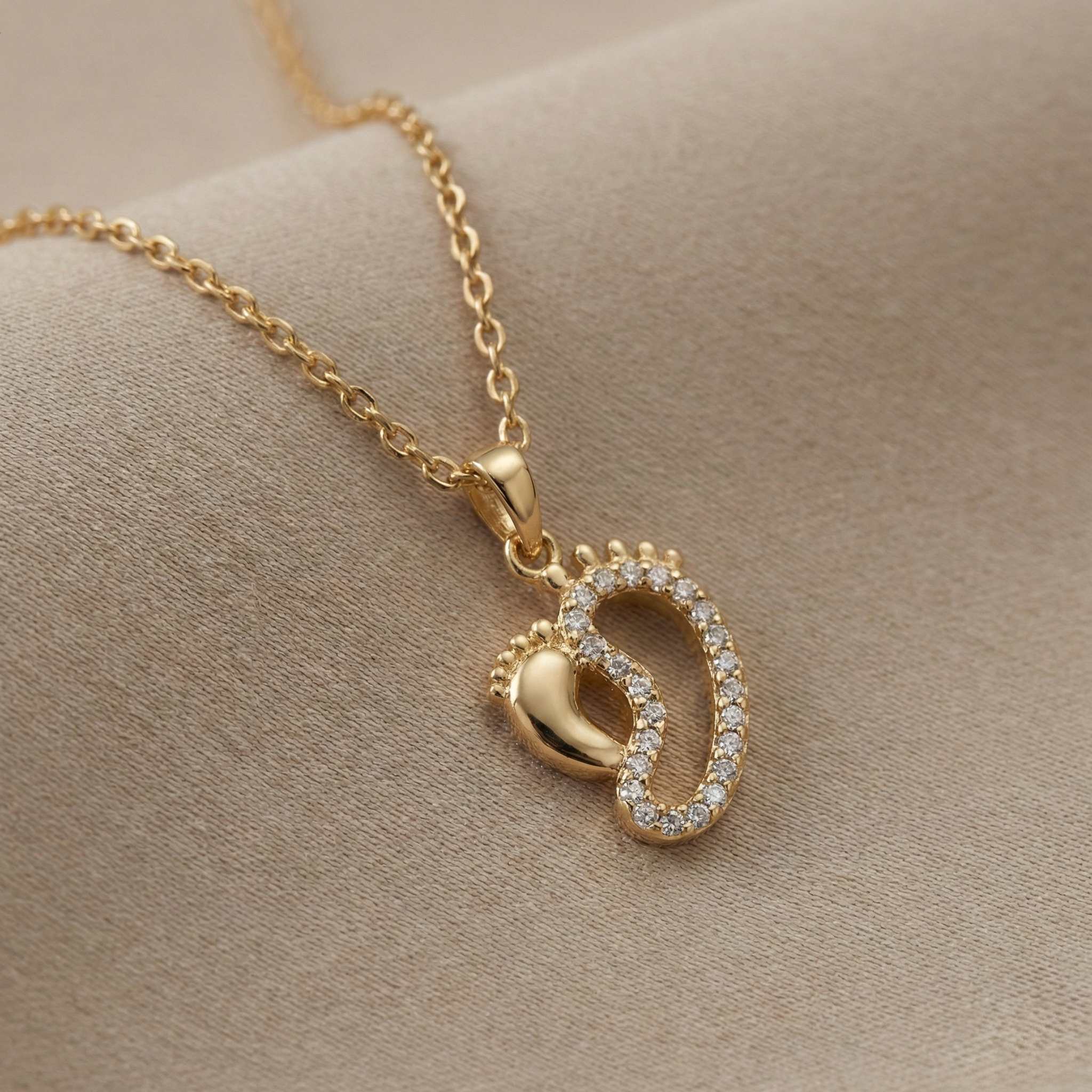 TinySteps – 375 Echtgold Kette mit Fußabdruck-Anhänger