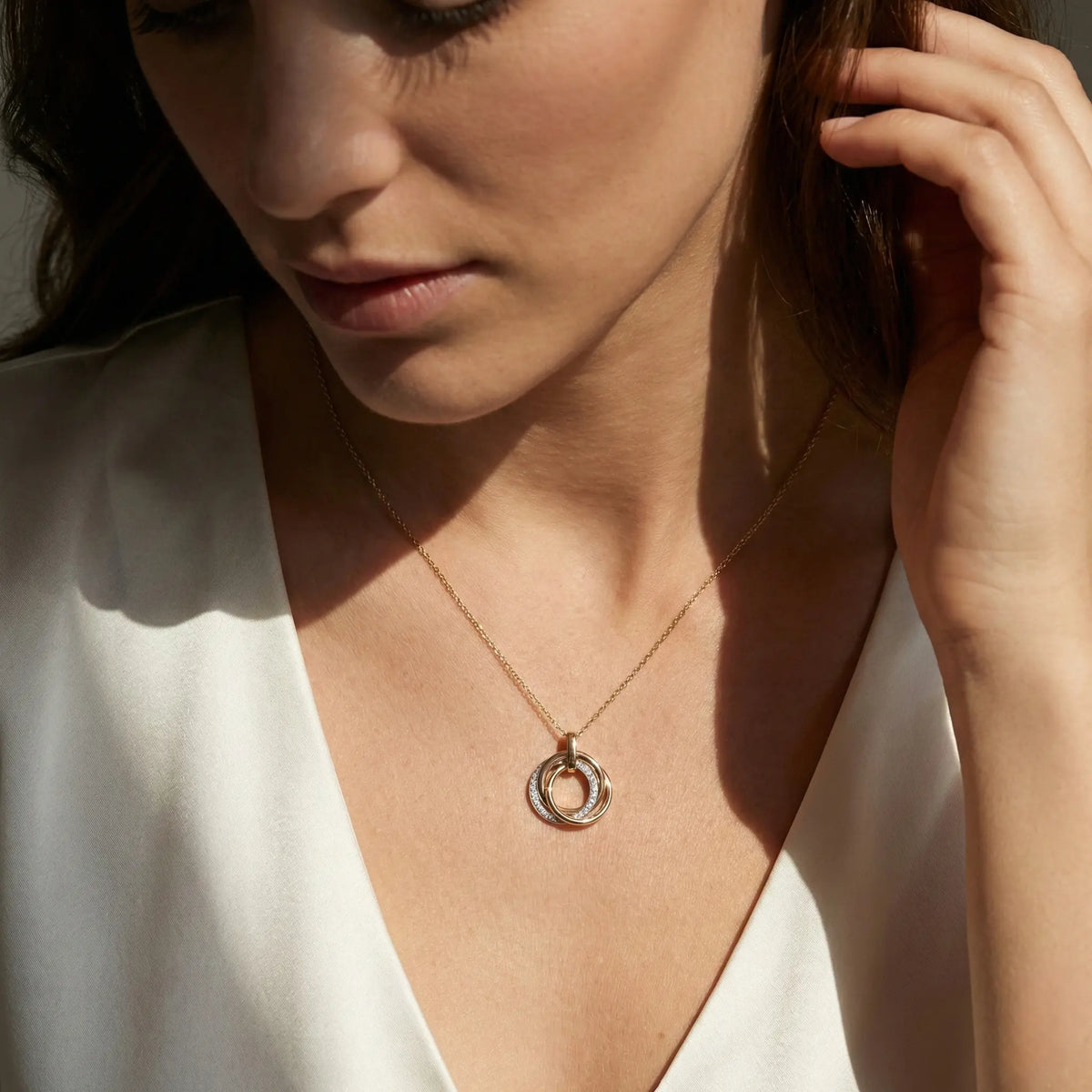 Trinitya Loop – 375 Echtgold Halskette mit drei ineinanderliegenden Ringen - Suzan GoldHalskette