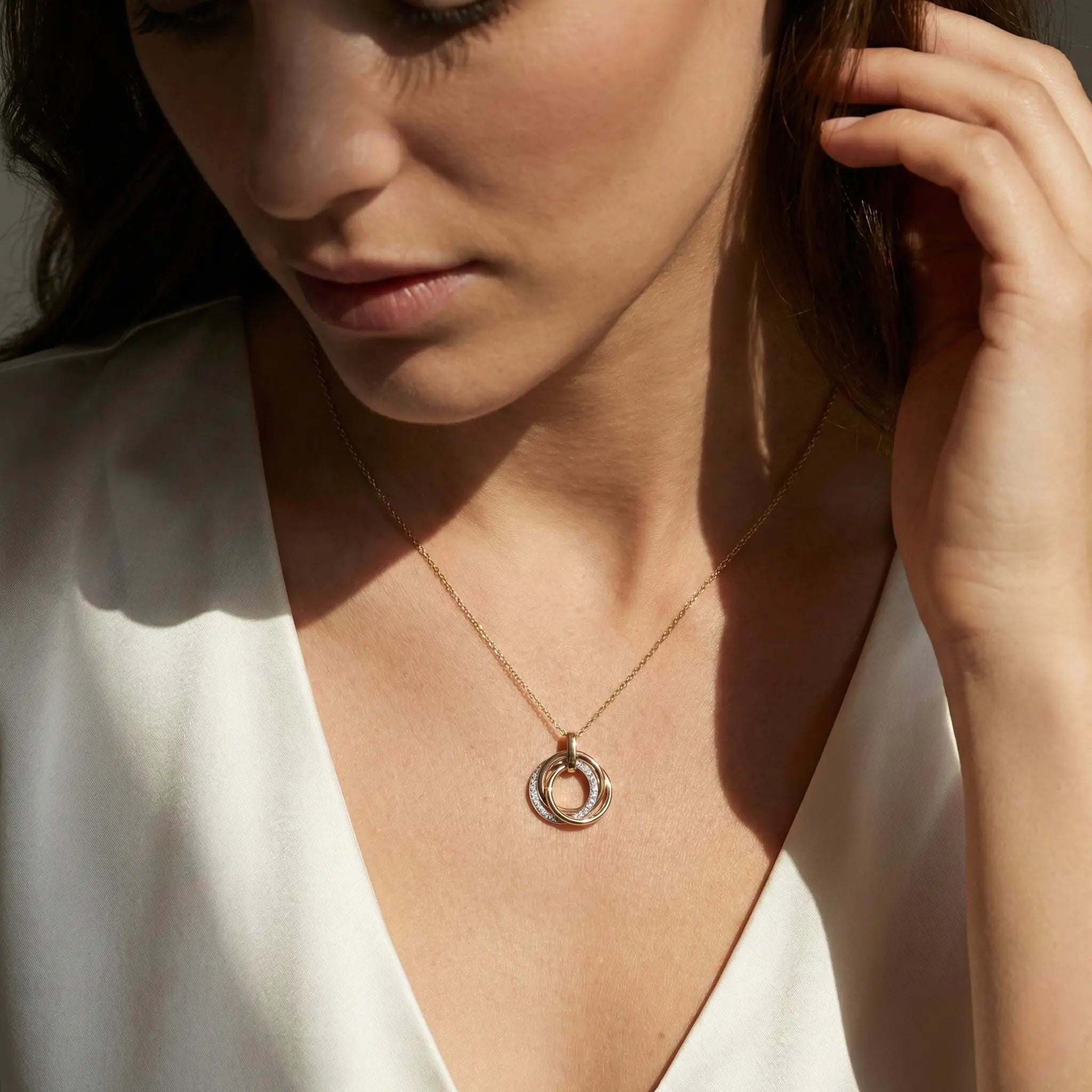 Trinitya Loop – 375 Echtgold Halskette mit drei ineinanderliegenden Ringen - Suzan GoldHalskette