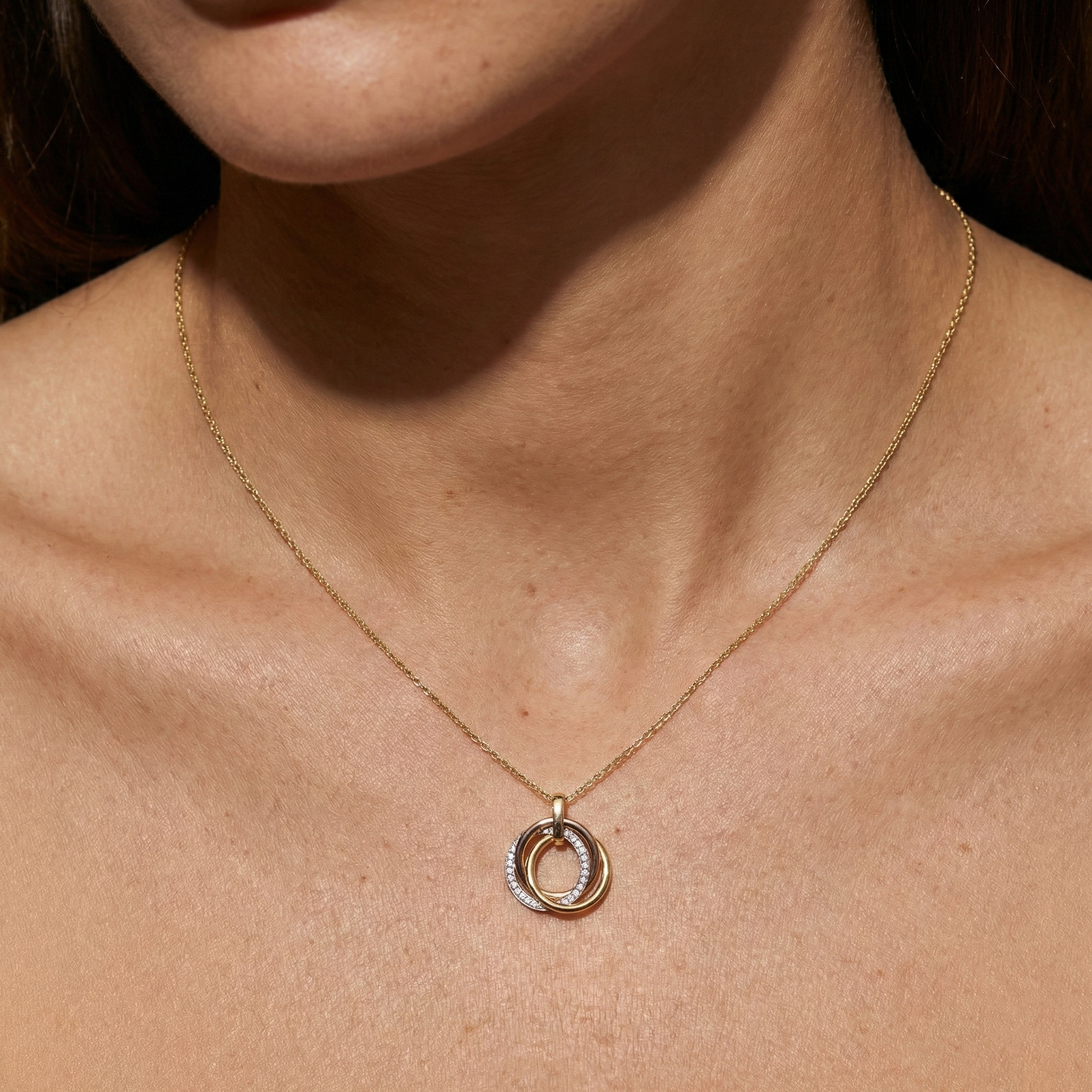 Trinitya Loop – 375 Echtgold Halskette mit drei ineinanderliegenden Ringen