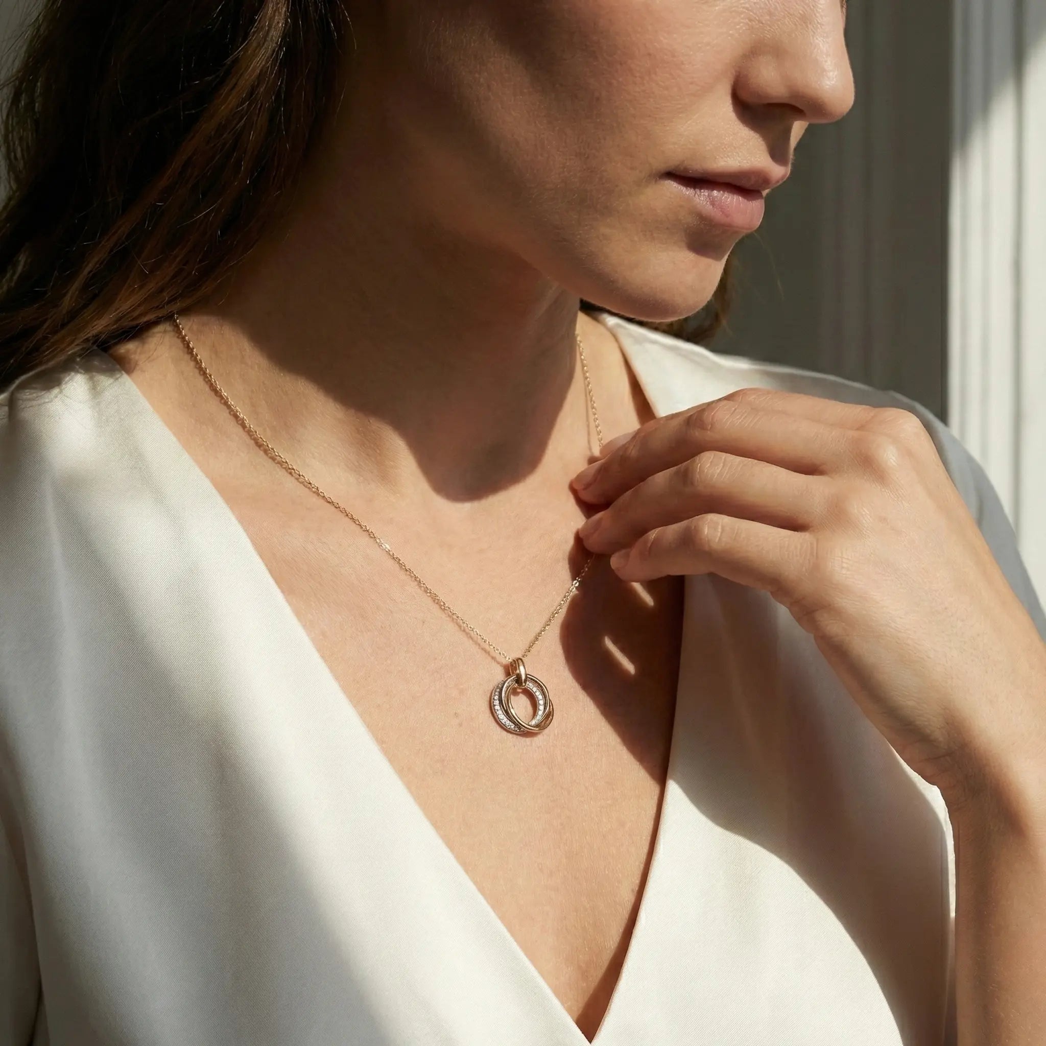Trinitya Loop – 375 Echtgold Halskette mit drei ineinanderliegenden Ringen - Suzan GoldHalskette
