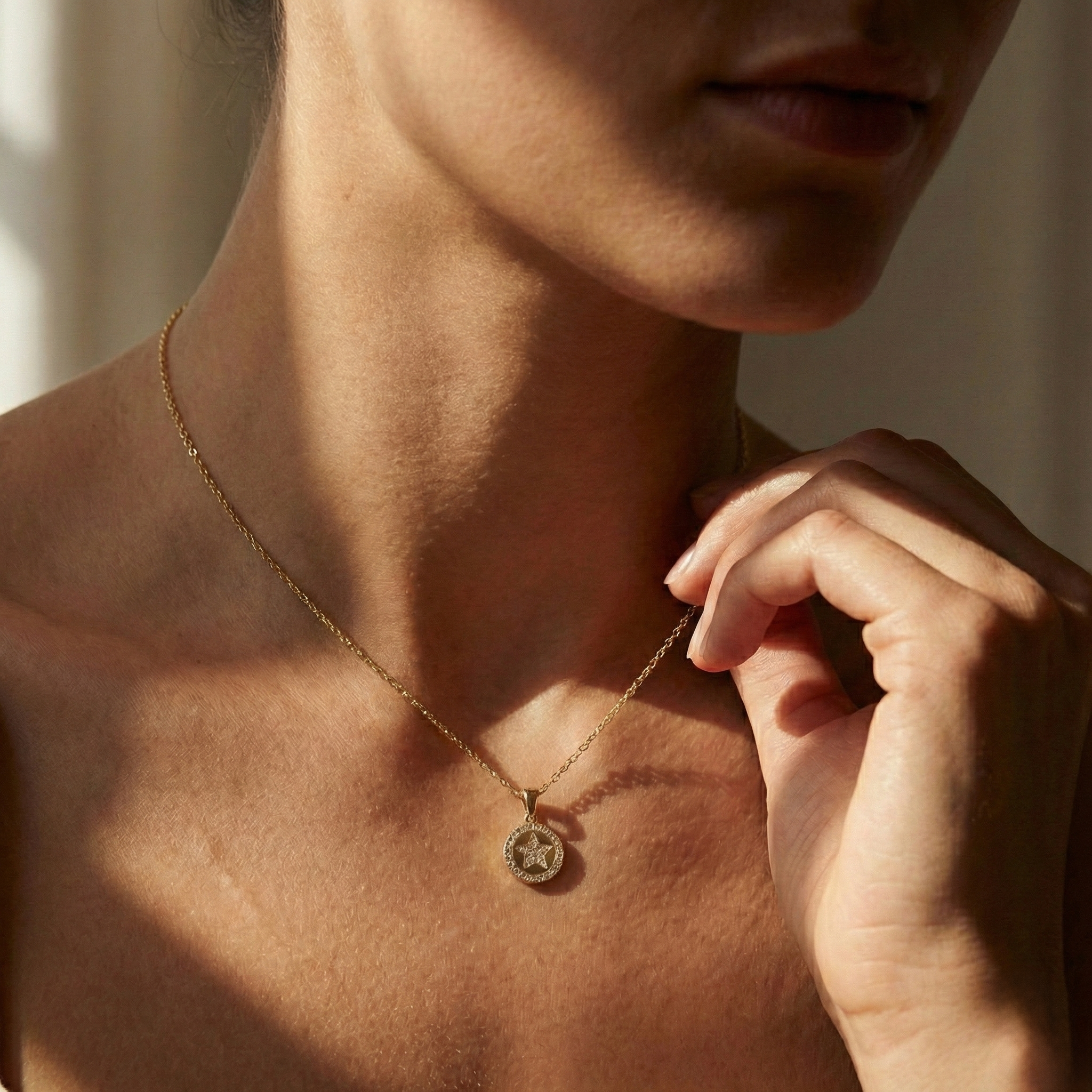 Stelliora Halo – 375 Echtgold Halskette mit Sternmotiv und Zirkonia