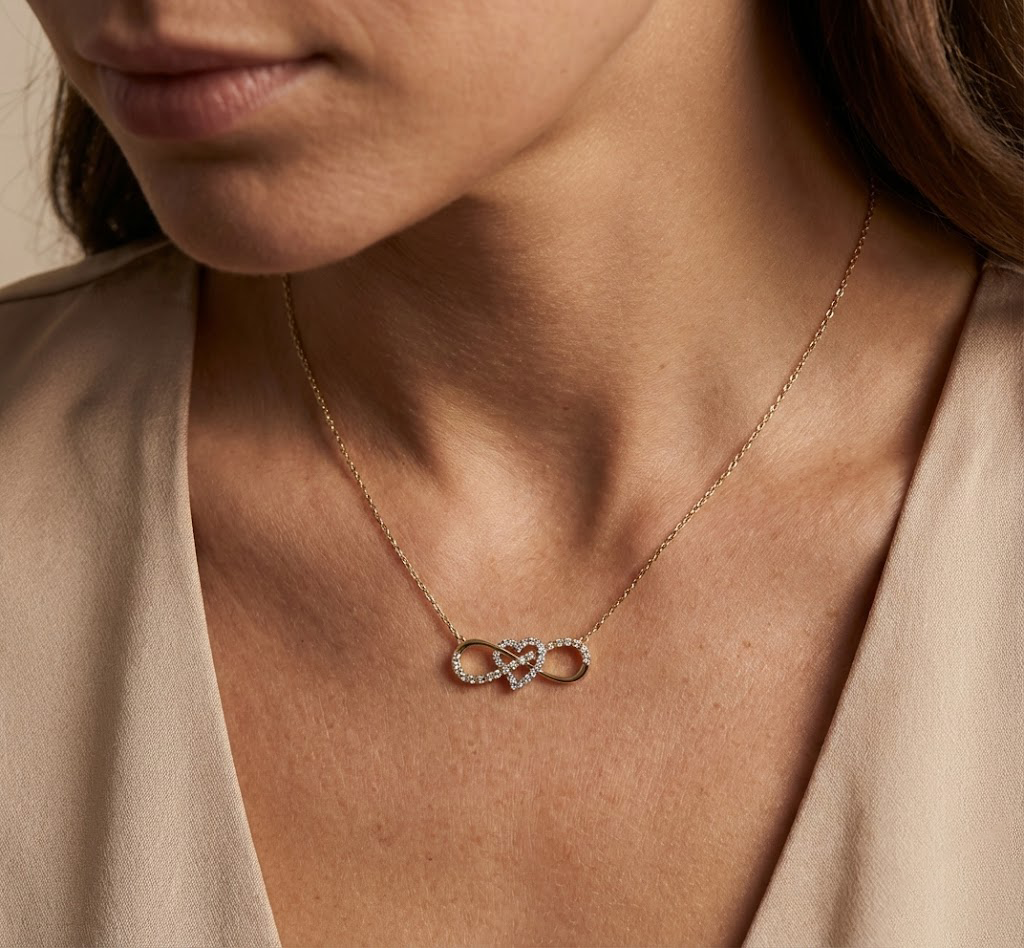 Amouria Loop – 375 Echtgold Halskette mit Herz-Unendlichkeitsanhänger und Zirkonia
