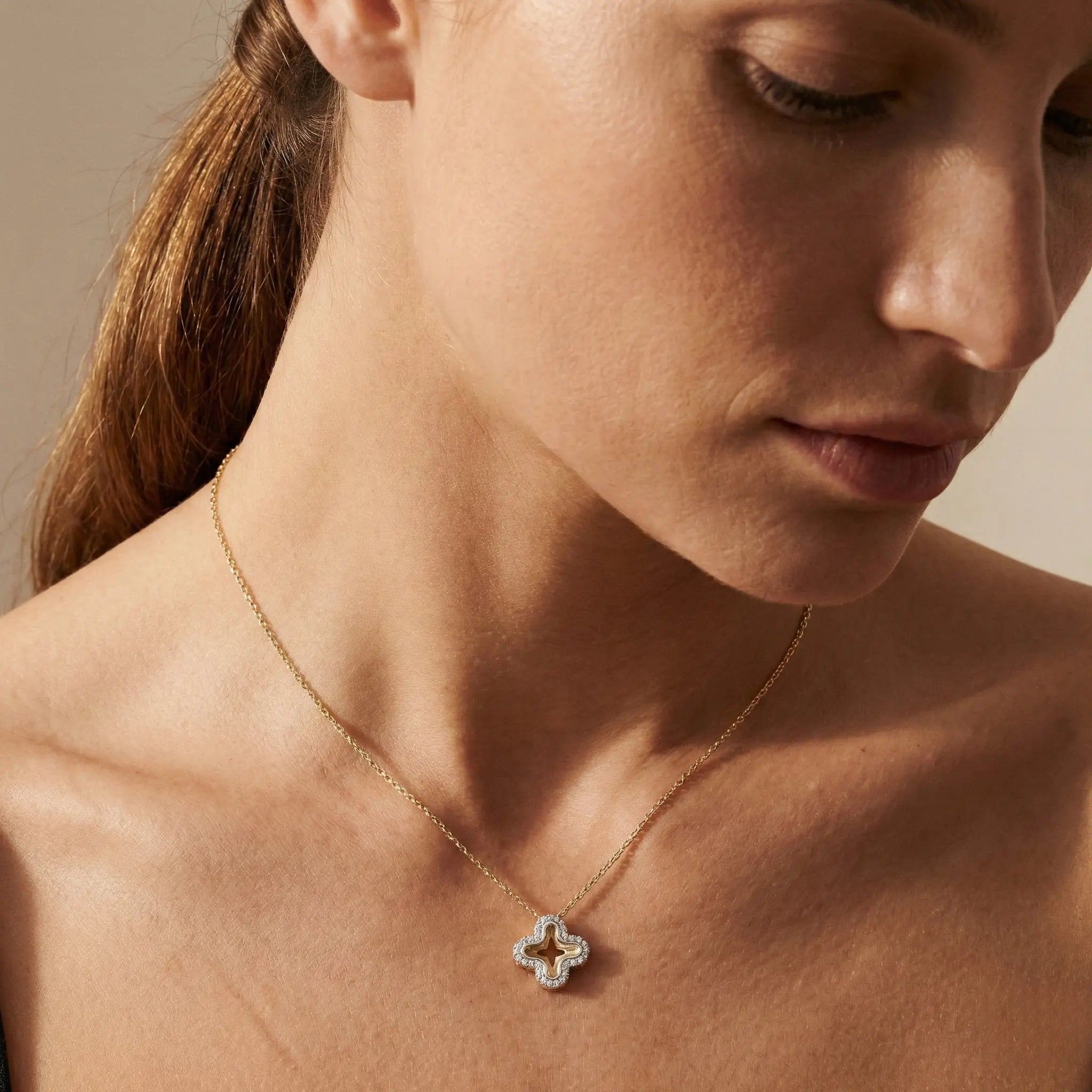 Veloria Clover – 375 Echtgold Halskette mit Kleeblatt Zirkonia Anhänger - Suzan GoldHalskette