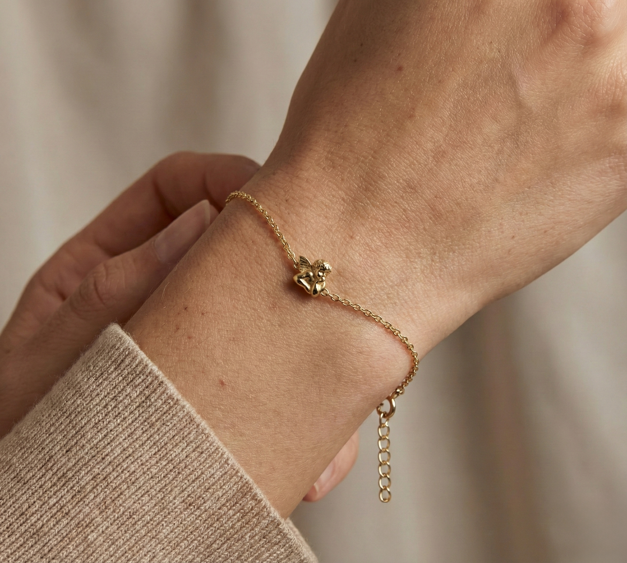 Cherubia Grace – 375 Echtgold Armband mit Engel-Anhänger