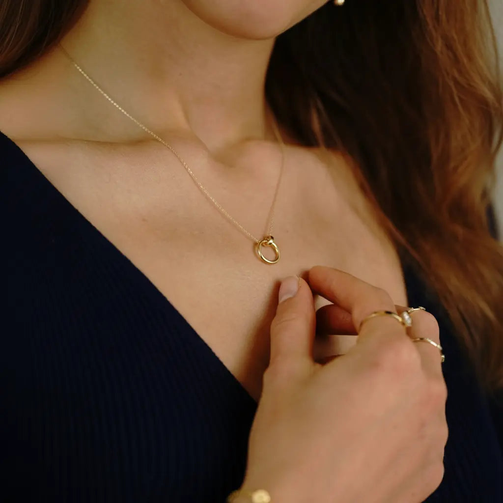 Goldora – 375er Echtgoldkette mit poliertem Kreisanhänger Suzan Gold