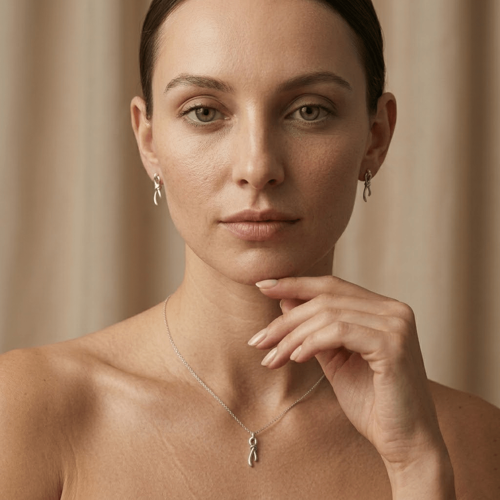 Nodessa Duo – 925 Silber Schmuckset vergoldet mit Knoten Anhänger & Ohrsteckern - Suzan Gold