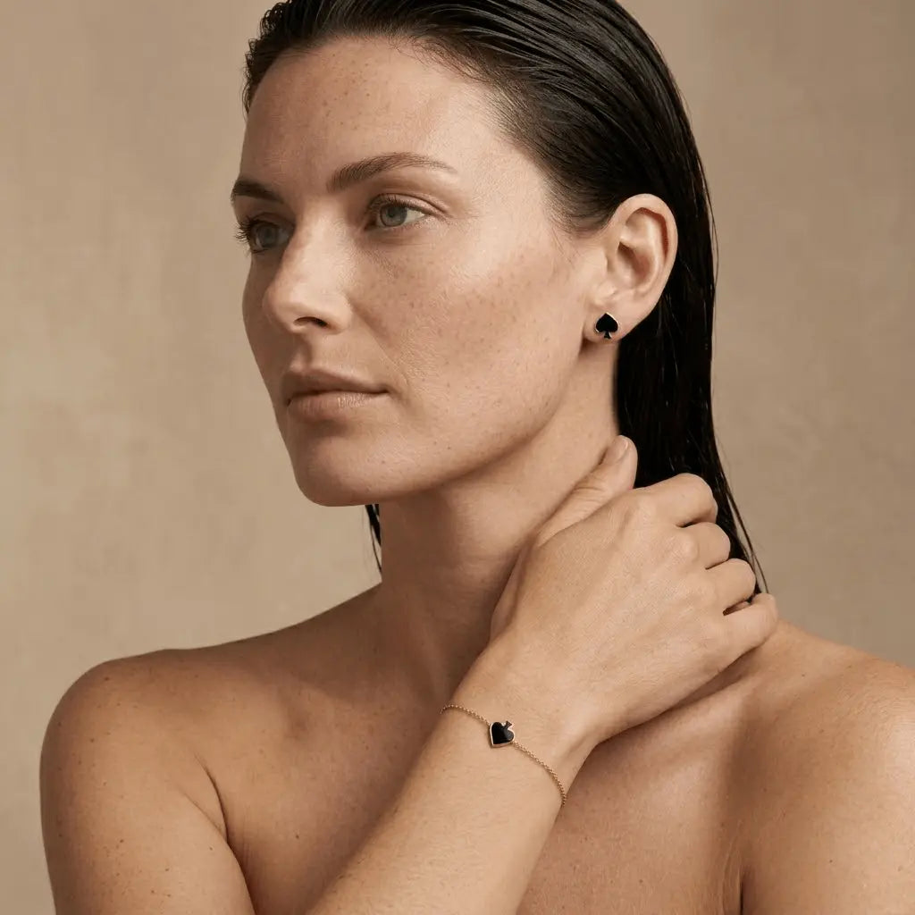 Noirelle Duo – 925 Silber Set vergoldet mit schwarzem Herz Armband & Ohrsteckern - Suzan Gold