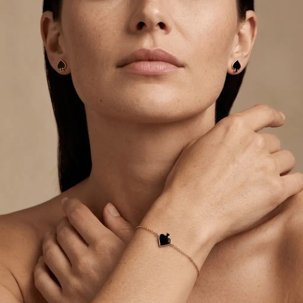 Noirelle Duo – 925 Silber Set vergoldet mit schwarzem Herz Armband & Ohrsteckern - Suzan Gold