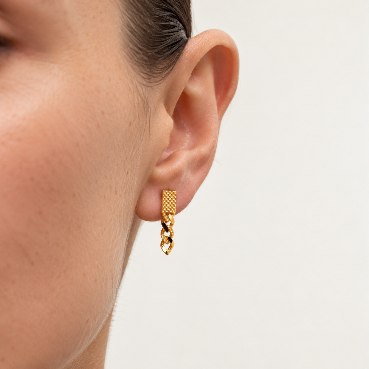 Enamel Link – Ohrhänger mit Panzerglied und Emaille aus 875 Gold