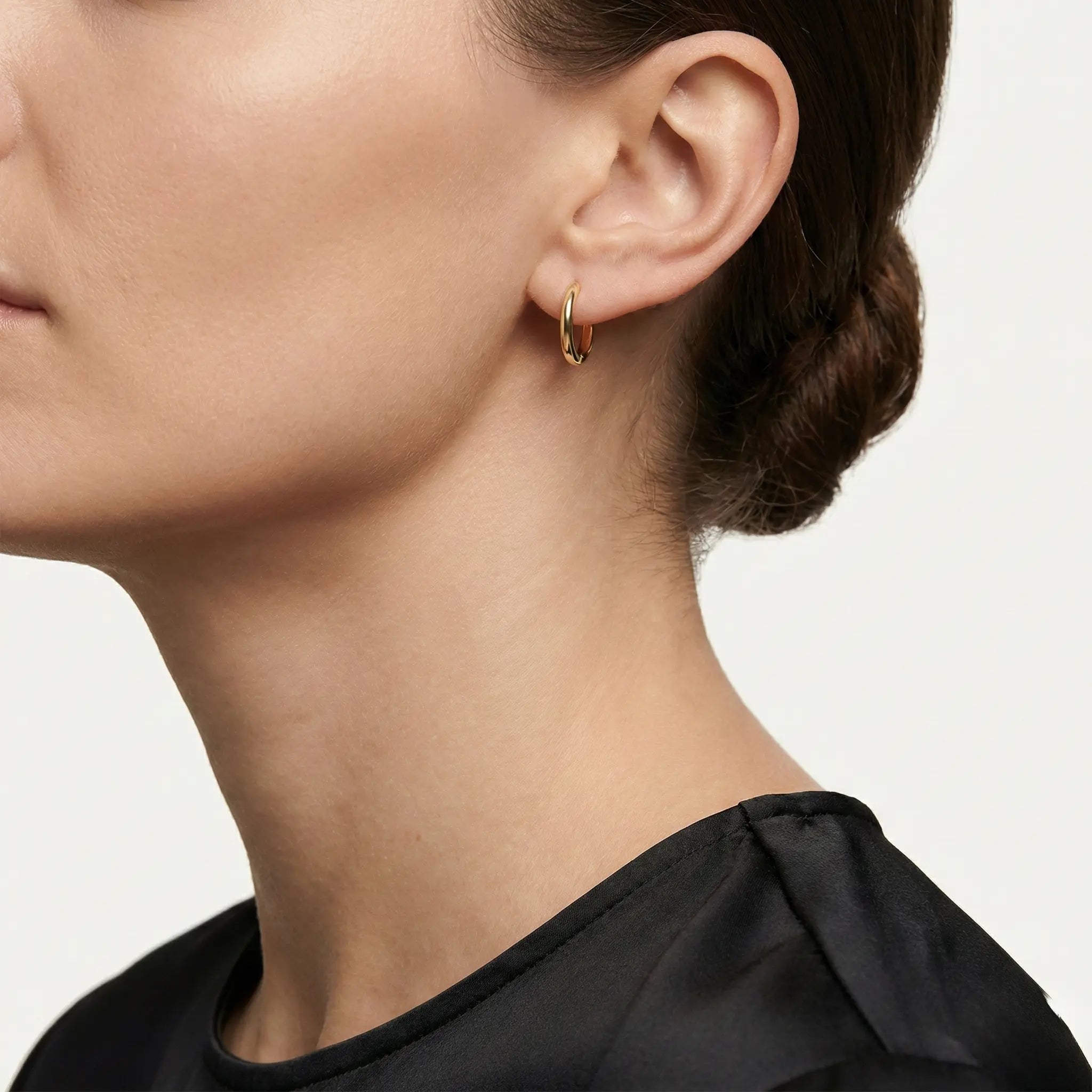 Clovera Glow Hoops – Creolen mit Kleeblatt - Anhänger aus 375 Echtgold - Suzan Gold