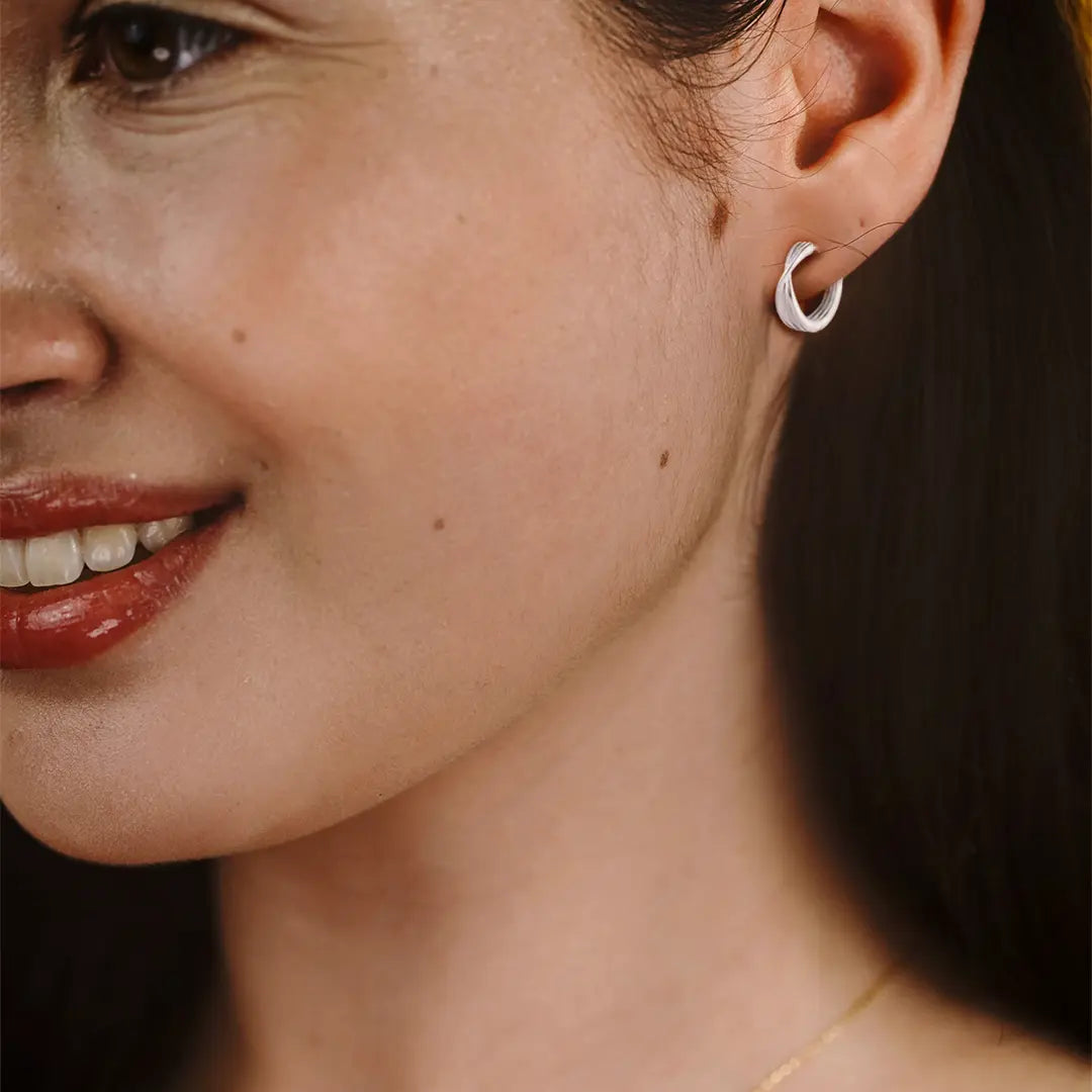 Twistia – Creolen aus 925 Silber mit überkreuztem Design Suzan Gold