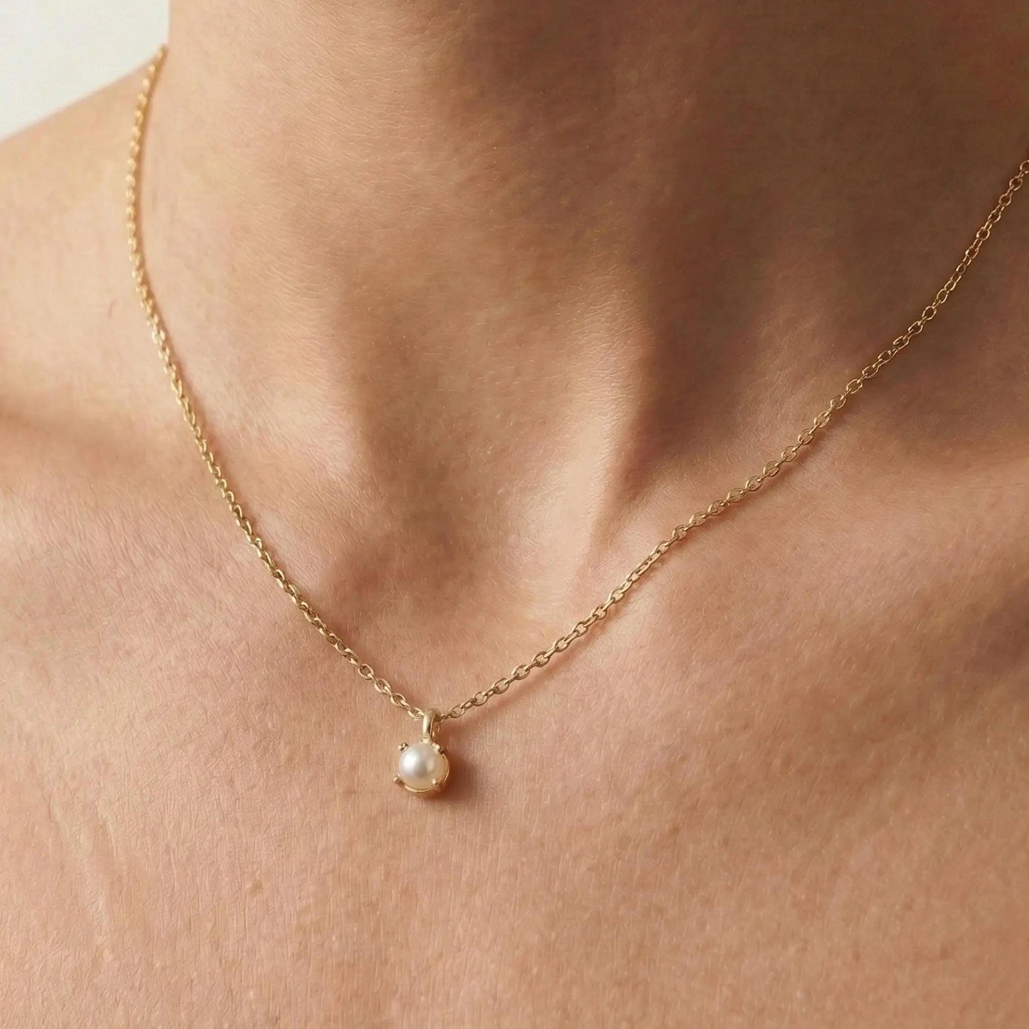 Pearlora Shine – 375 Echtgold Halskette mit runder Süßwasserperle Anhänger - Suzan GoldHalskette