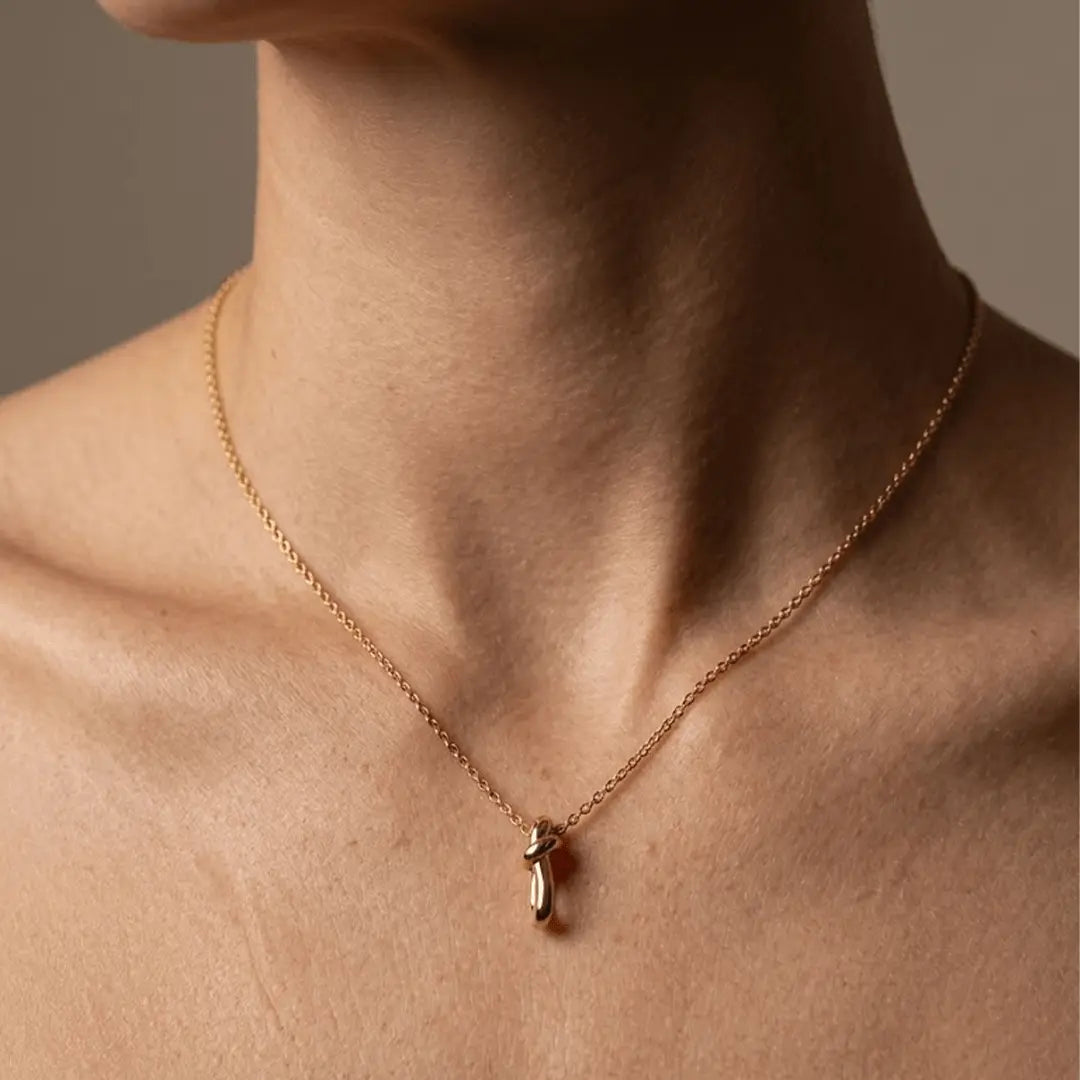 Knotelle – 925 Silber Schmuckset vergoldet mit Knoten Anhänger & Creolen - Suzan Gold