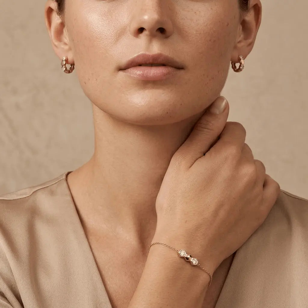 Hexaria Trio – 925 Silber Set vergoldet mit Zirkonia Hexagon Armband & Creolen - Suzan Gold