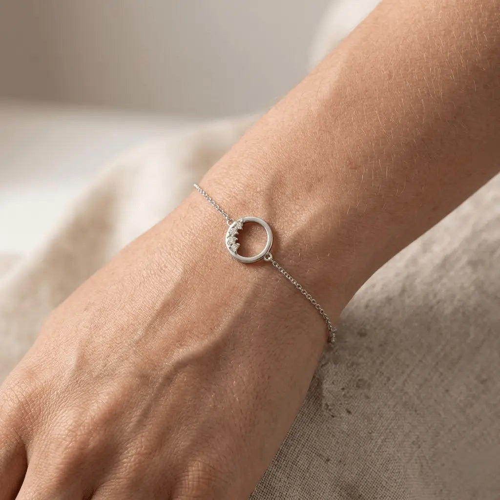 Circle Crystal Bracelet – 925 Sterling Silber Armband mit Zirkonia Kreis Element - Suzan Gold
