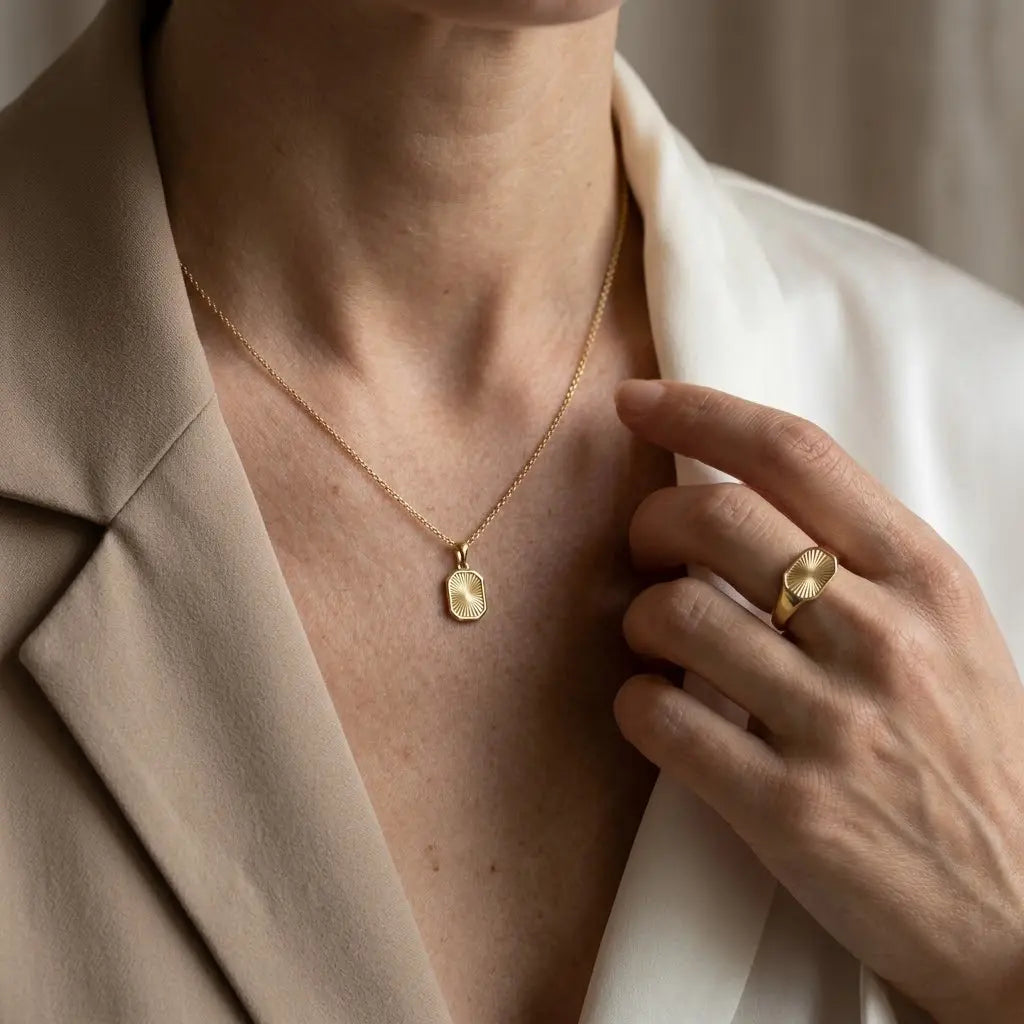 Crucelle Sun Signet Set – 375 Echtgold Schmuckset mit Ring & Halskette Sonnenschliff - Suzan Gold