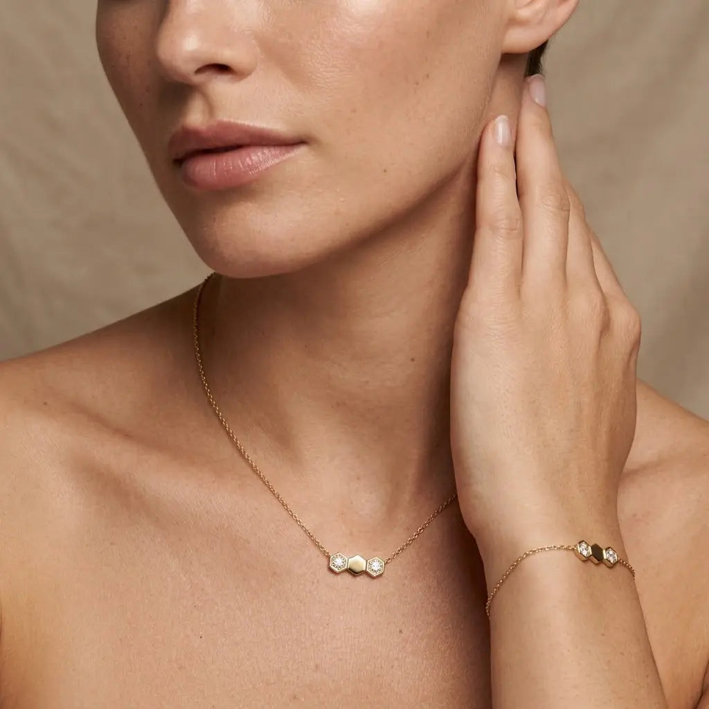 Hexaria – 925 Silber Schmuckset vergoldet mit Zirkonia Hexagon - Suzan Gold