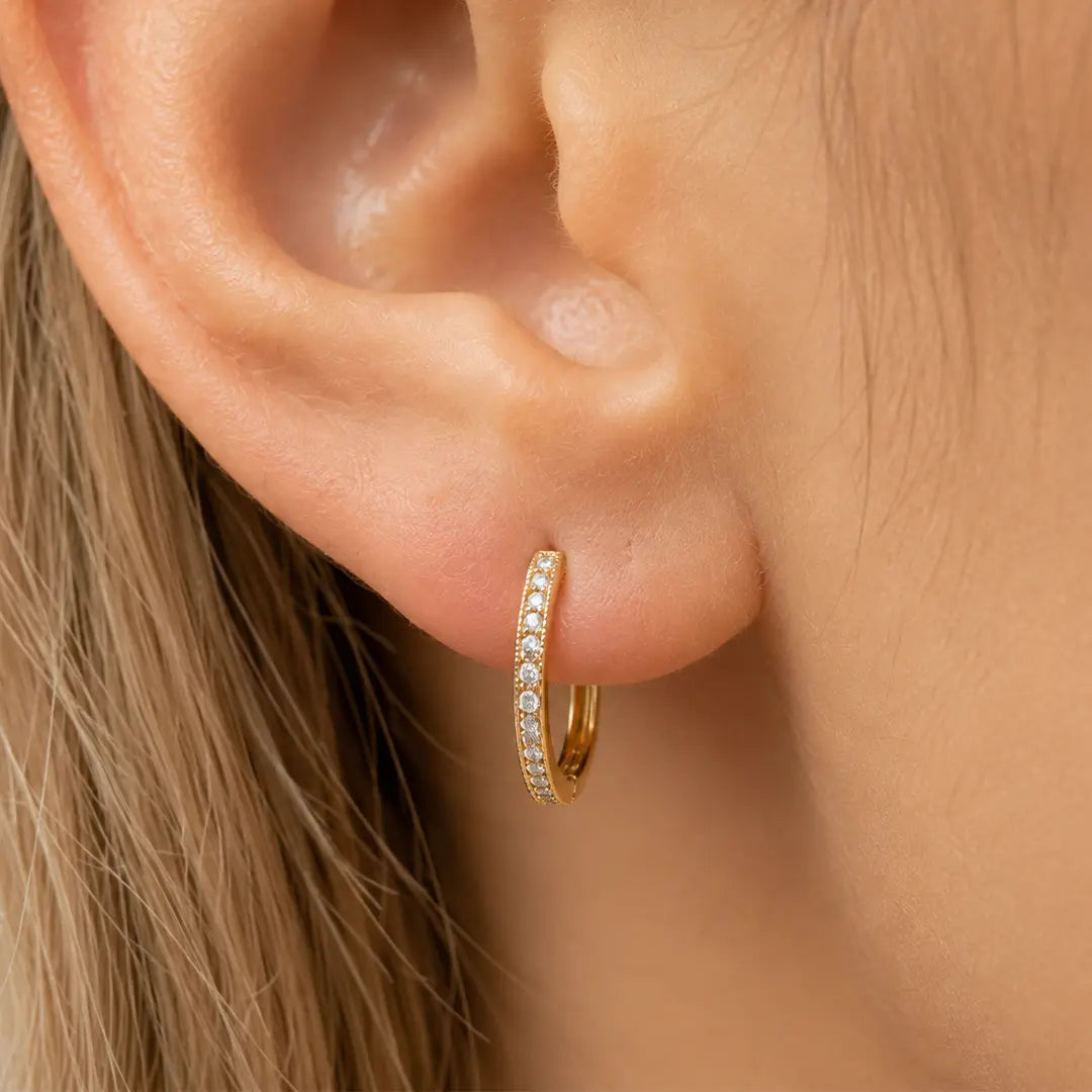 Oval Sparkle Hoop – Große Creolen mit Zirkonia-Pavé aus 585 Gold Suzan Gold
