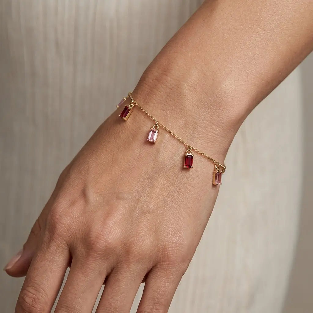 Pink Ruby Charm Bracelet – 925 Sterling Silber Armband mit bunten Stein Anhängern - Suzan Gold