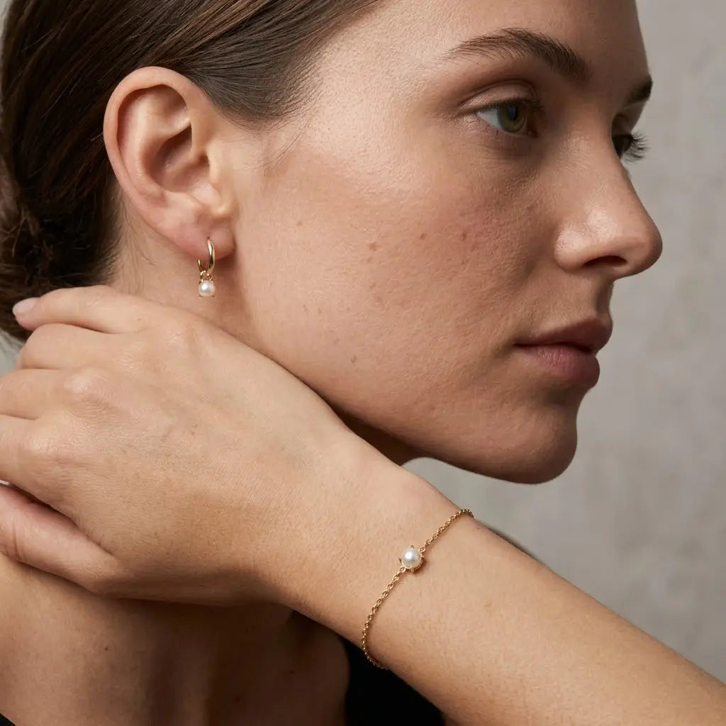 Pearlina Drop Set – 375 Echtgold Schmuckset mit Perlen Creolen & Armband - Suzan Gold