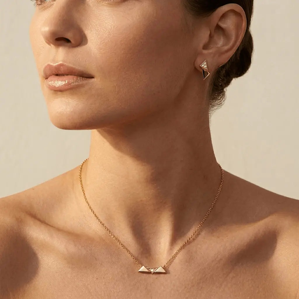 Triora Shine – 925 Silber vergoldet Dreieck Set Halskette Ohrringe - Suzan Gold