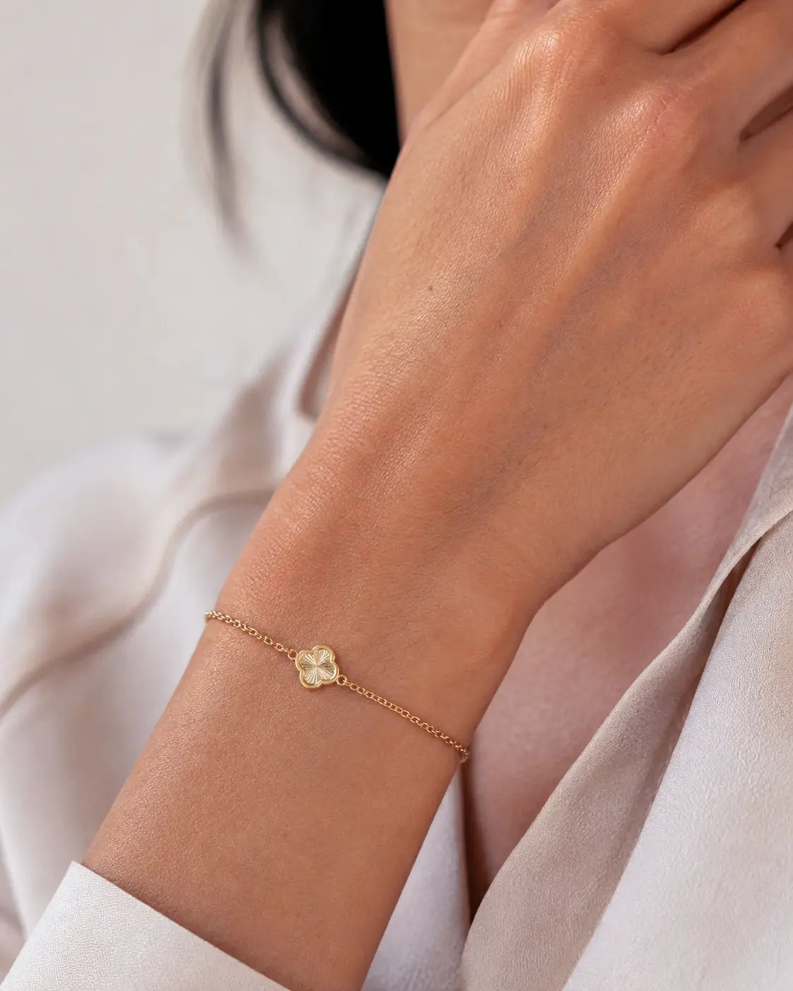 Solena Bloom Armband 375 Echtgold – Kleeblatt Armband mit Sonnenstrahlen Design Suzan Gold