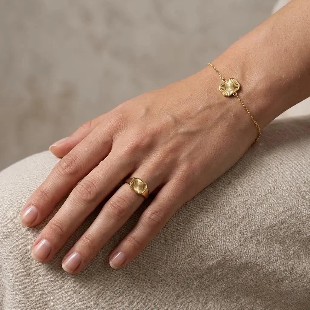 Crucelle Sun Signet Bracelet Ring Set – 375 Echtgold Schmuckset Ring & Armband Sonnenschliff - Suzan Gold