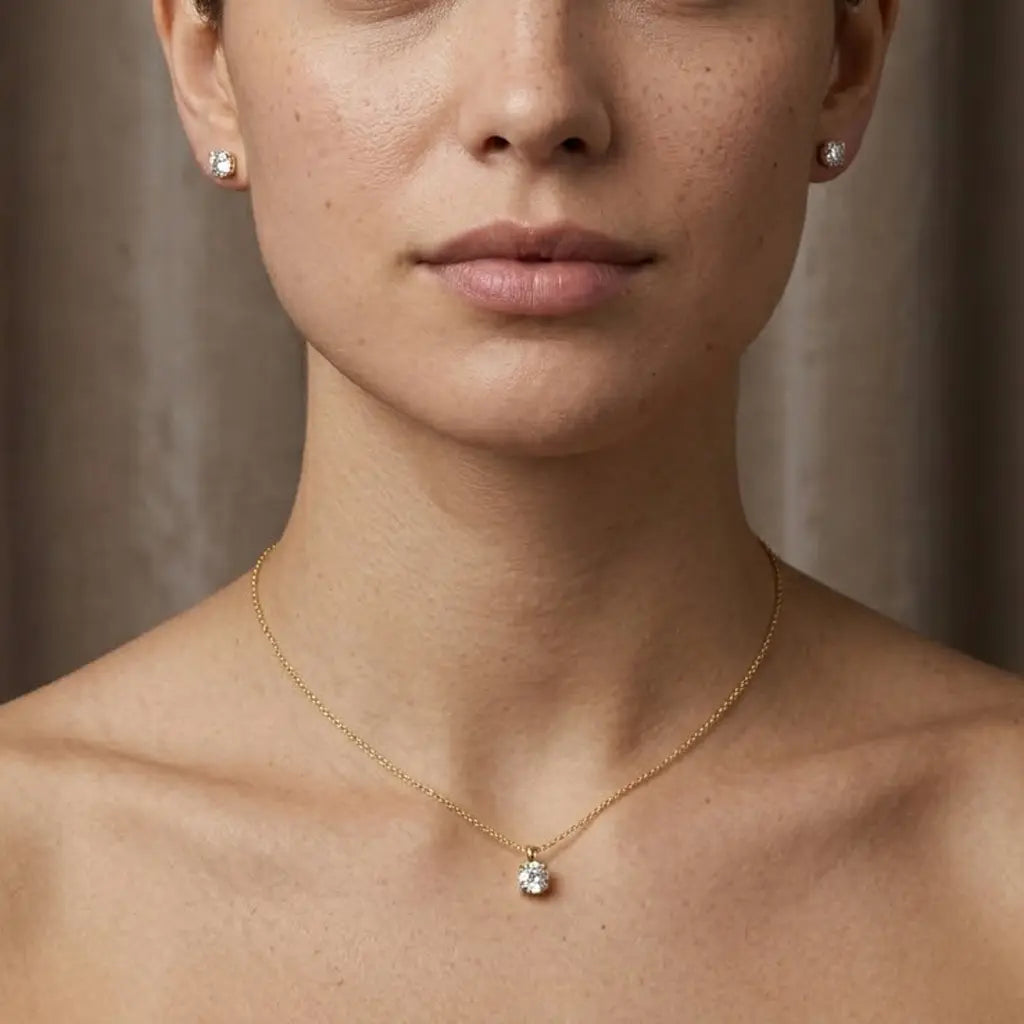 Soléa Diamond Set – 375 Echtgold Schmuckset mit Zirkonia Halskette & Ohrsteckern - Suzan Gold