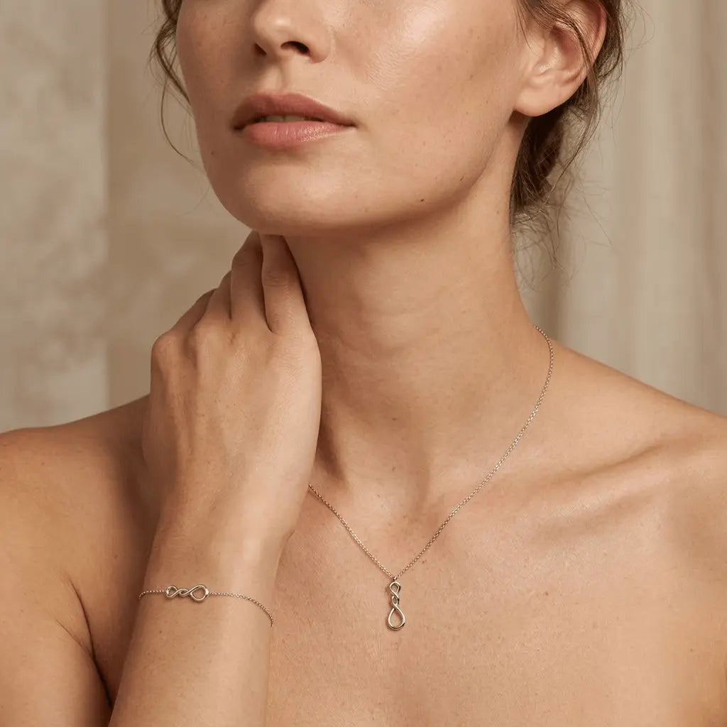 Infinitra Set – 925 Silber Schmuckset mit Unendlichkeits Kette & Armband - Suzan Gold