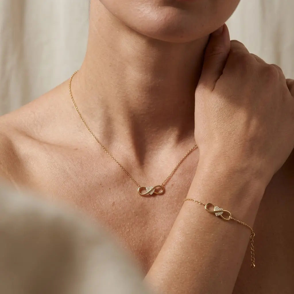 Infinitelle Heart Set – 375 Echtgold Schmuckset mit Herz Infinity Halskette & Armband - Suzan Gold
