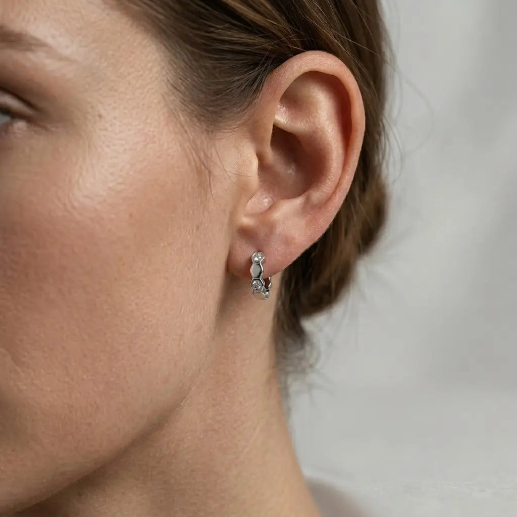 Hexagon Crystal Hoop Earrings – 925 Sterling Silber Creolen mit Zirkonia - Suzan Gold