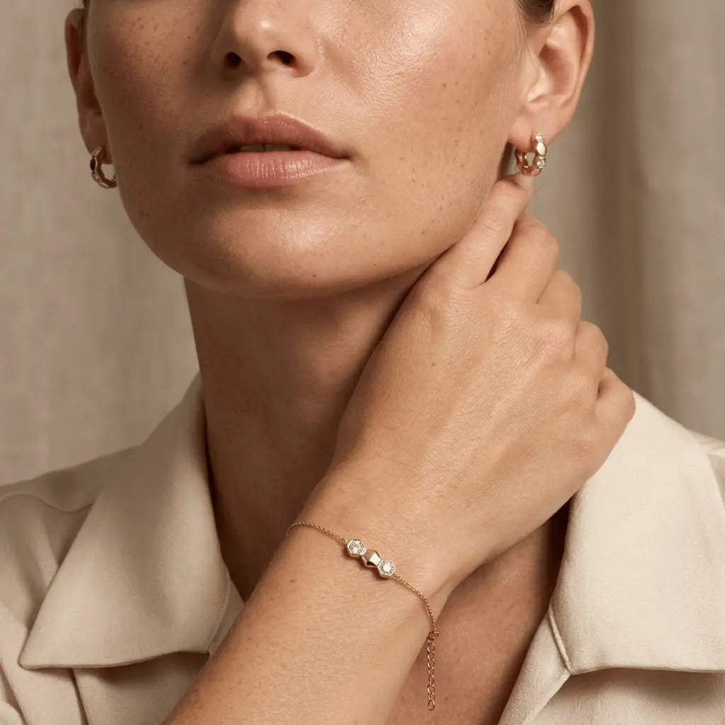 Hexaria Trio – 925 Silber Set vergoldet mit Zirkonia Hexagon Armband & Creolen - Suzan Gold