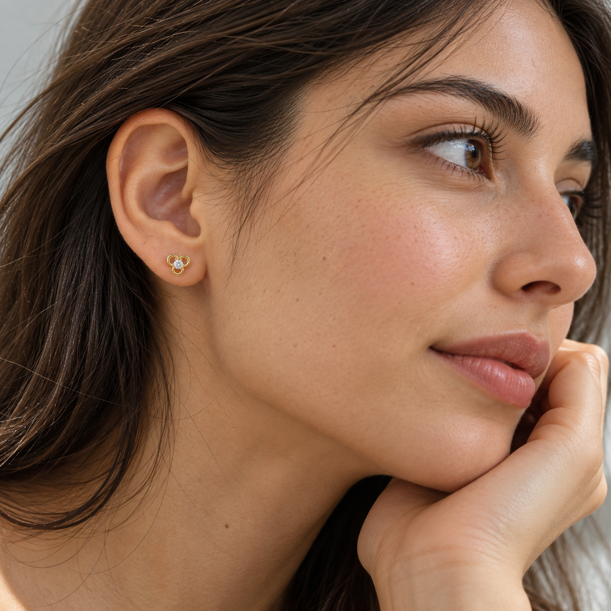 Trefoil Solitaire – Kleeblatt-Ohrstecker mit Zirkonia aus 750 Gold Suzan Gold