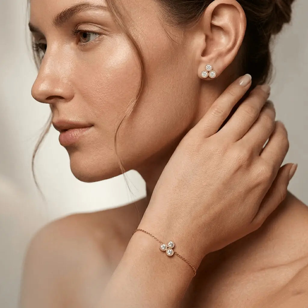 Trivellea Grace – Vergoldetes 925 Silber Armband & Ohrstecker mit drei funkelnden Zirkonia - Elementen - Suzan Gold