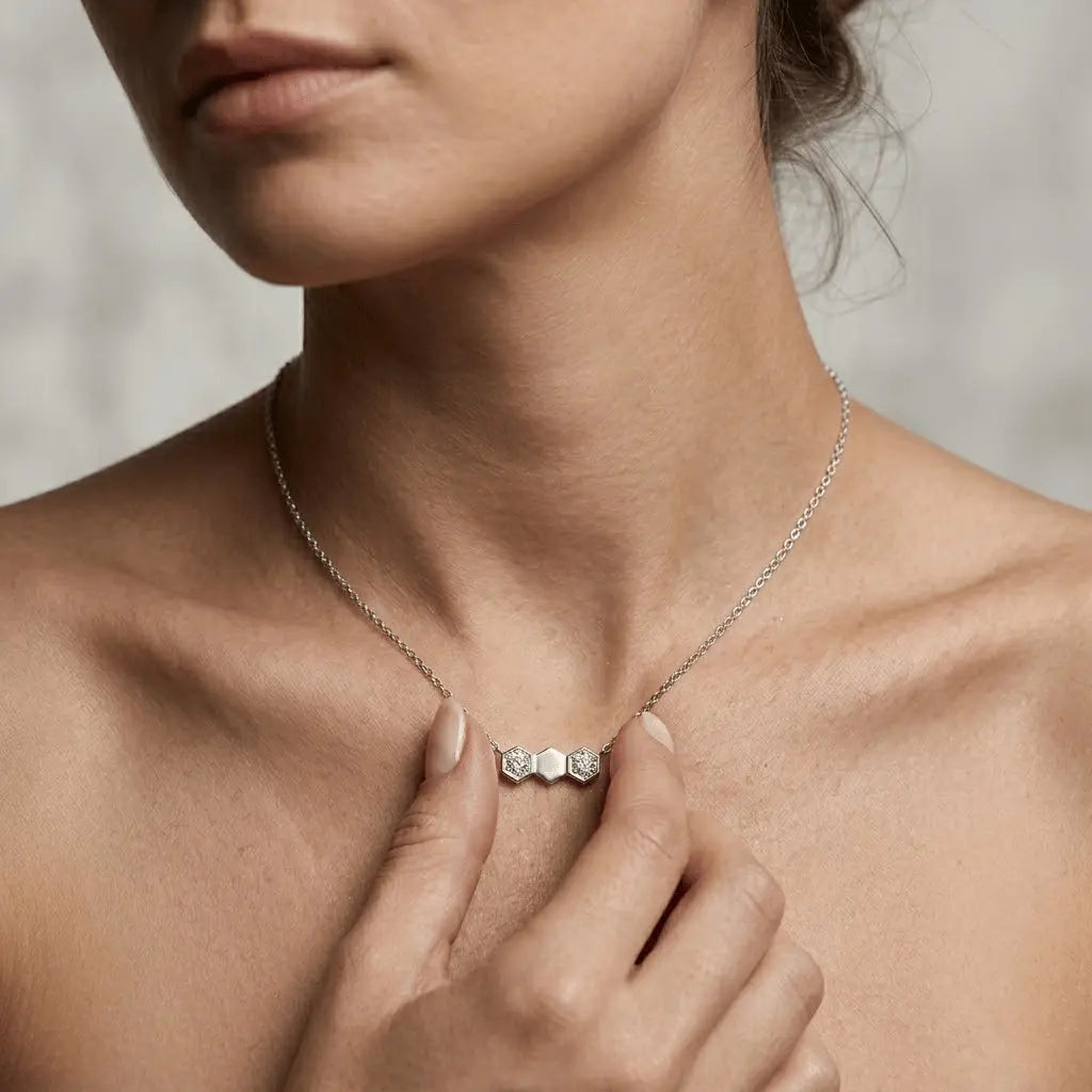 Hexagon Crystal Necklace – 925 Sterling Silber Halskette mit Zirkonia Hexagon Anhänger - Suzan Gold
