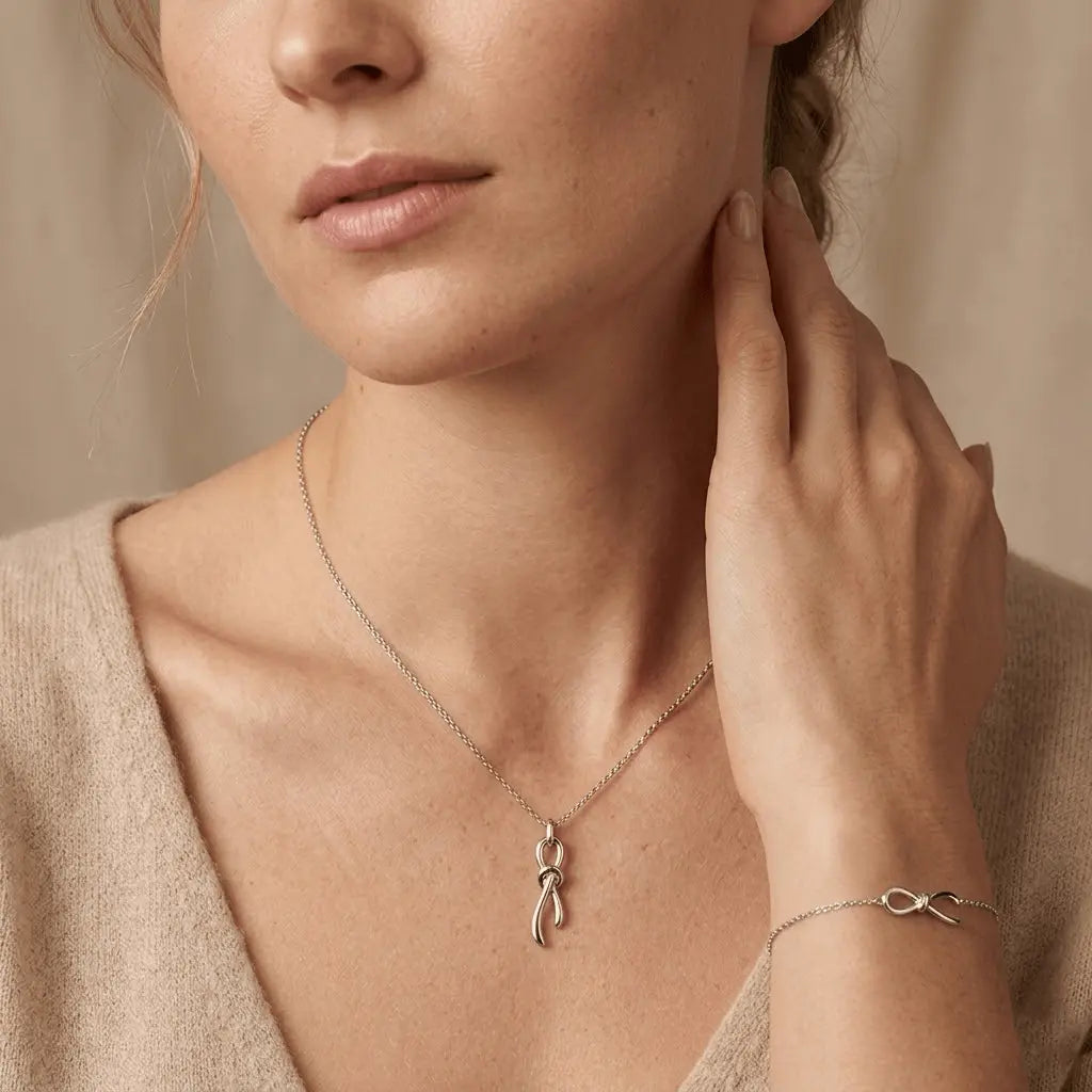 Nodessa – 925 Silber Schmuckset vergoldet mit Knoten Anhänger - Suzan Gold