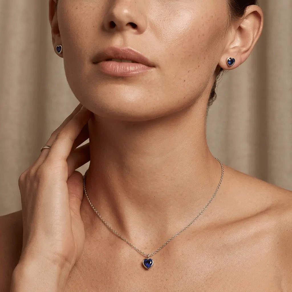 Sapphira – 925 Silber Schmuckset mit blauem Herz Anhänger & Ohrsteckern - Suzan Gold