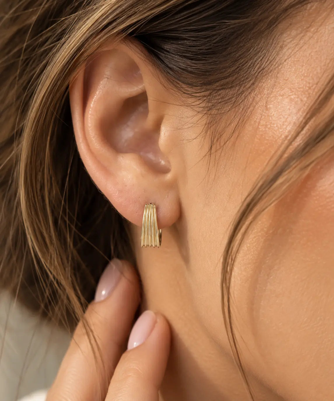 Ribbed Hoop – Gerippte Creolen aus 585 Gold Suzan Gold