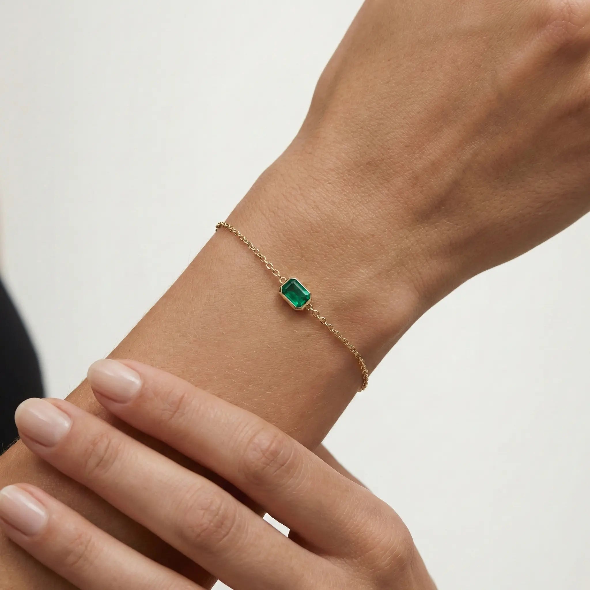 Aurielle Spark – 375 Echtgold Armband mit rechteckigem Zirkonia Anhänger - Suzan GoldArmbänder