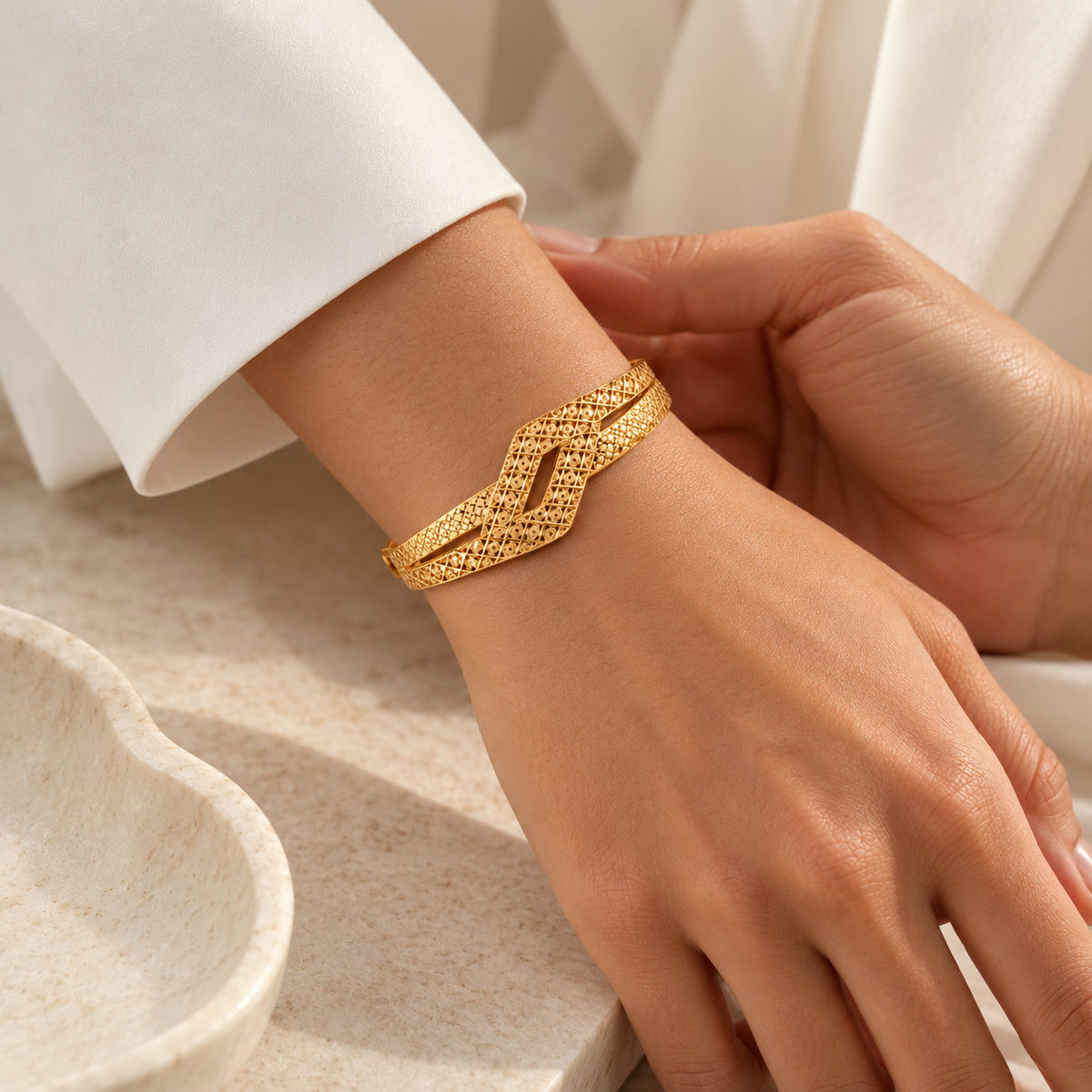Rhombus Bangle – Filigraner Armreif mit Rauten-Design aus 750 Gold