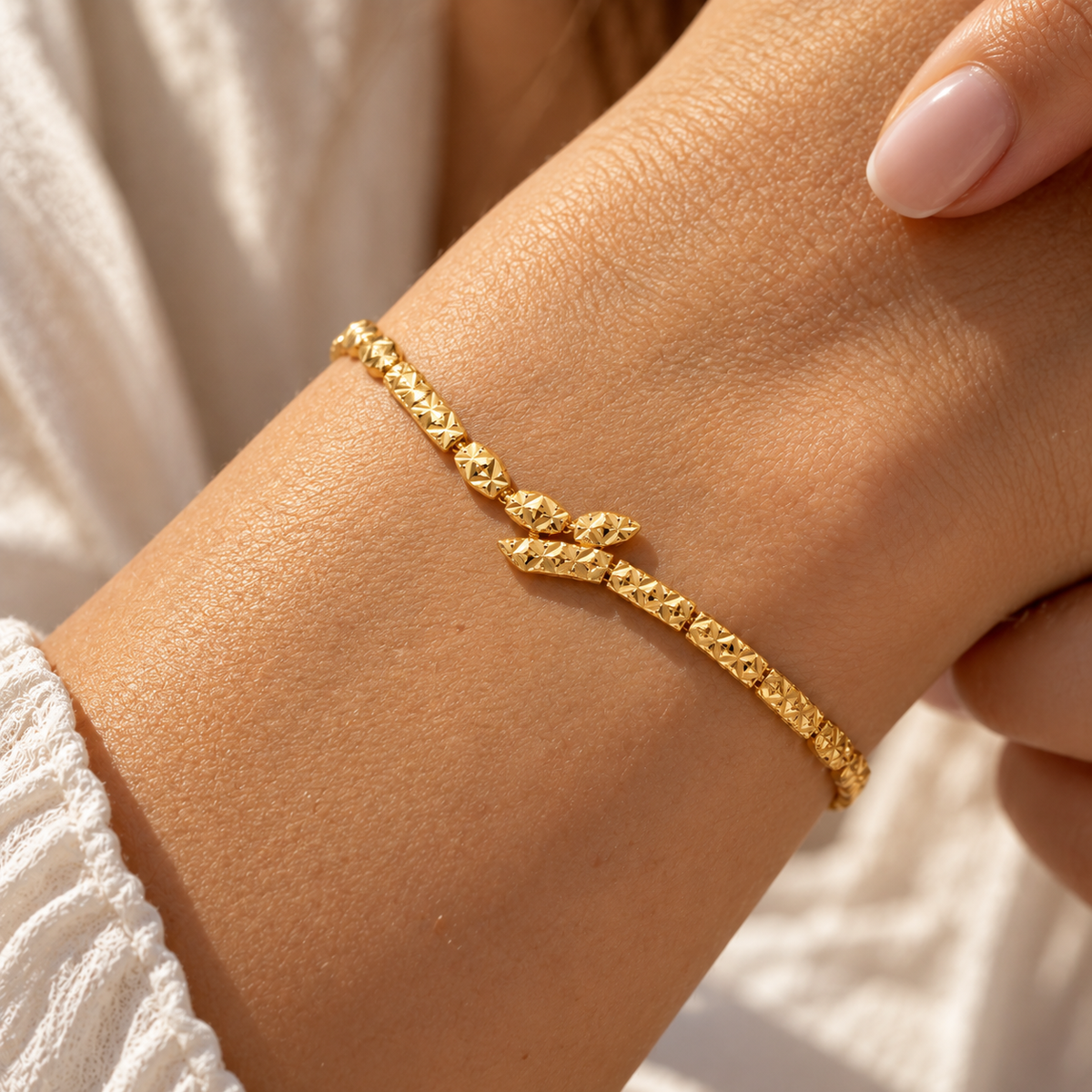 Diamond Leaf – Armband mit diamantierten Gliedern und Blatt-Detail aus 750 Gold Suzan Gold