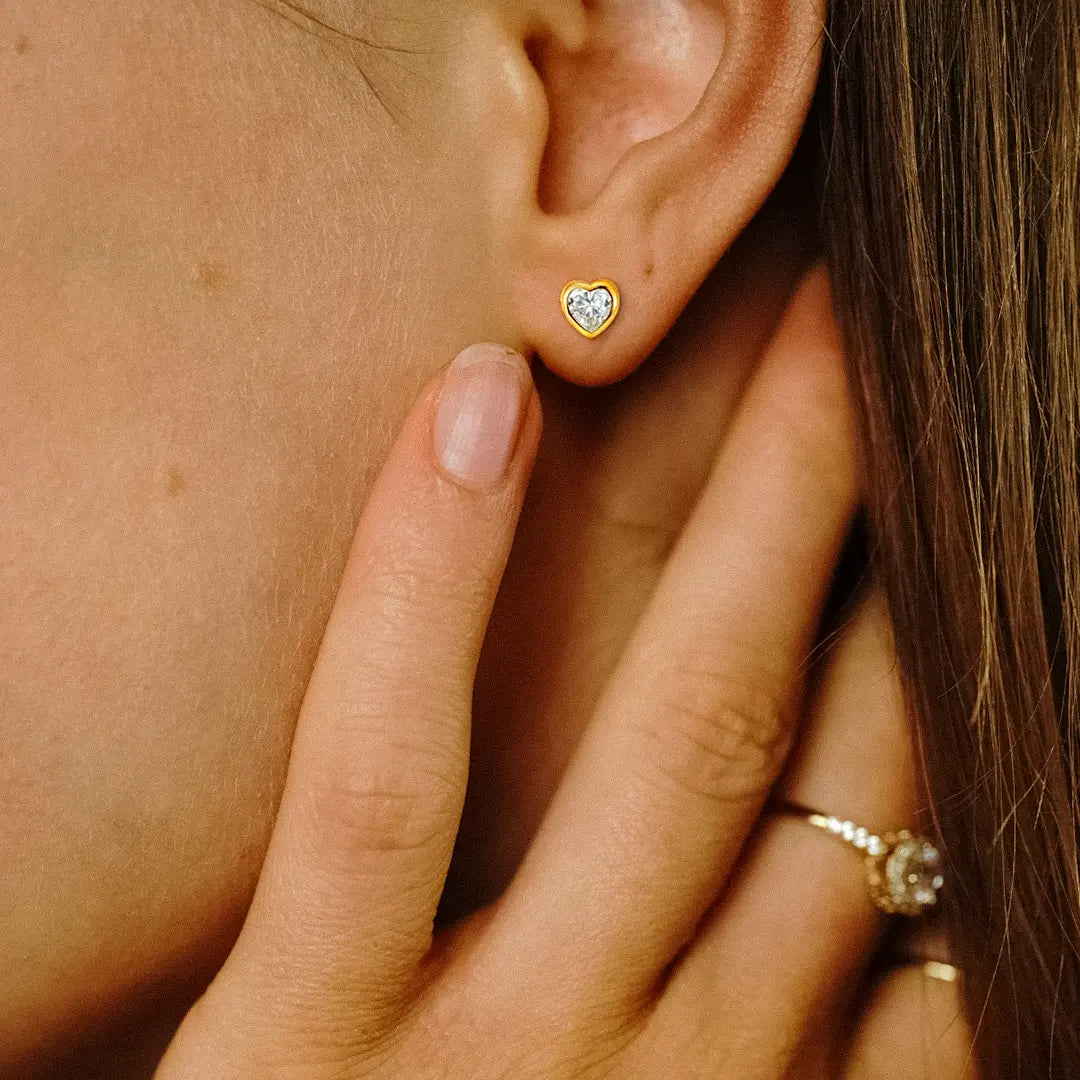 Liora – Herz Ohrstecker aus 925 Silber mit Zirkonia Suzan Gold